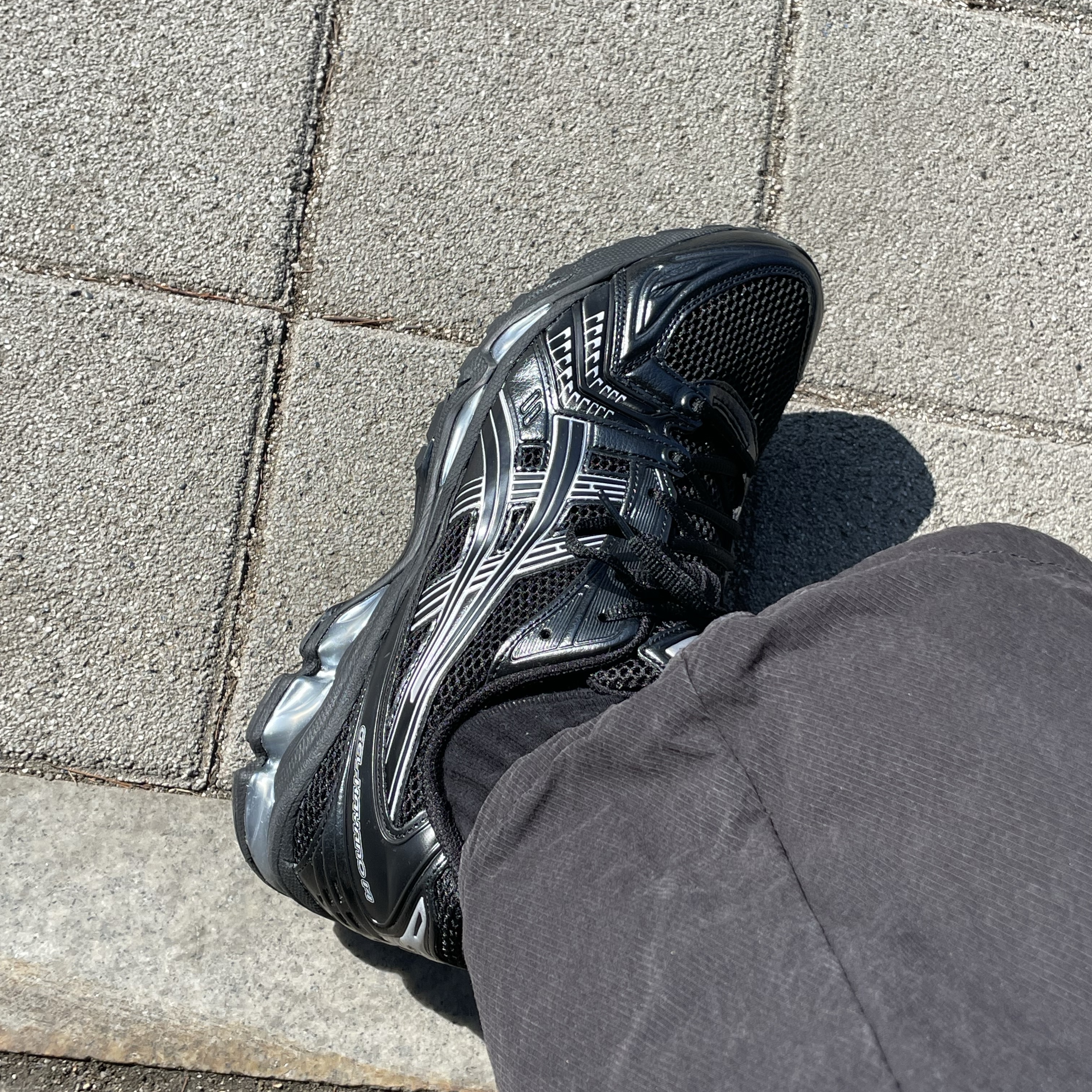 Asics Gel-Kayano 14 Black Pure Silver 착용 스타일