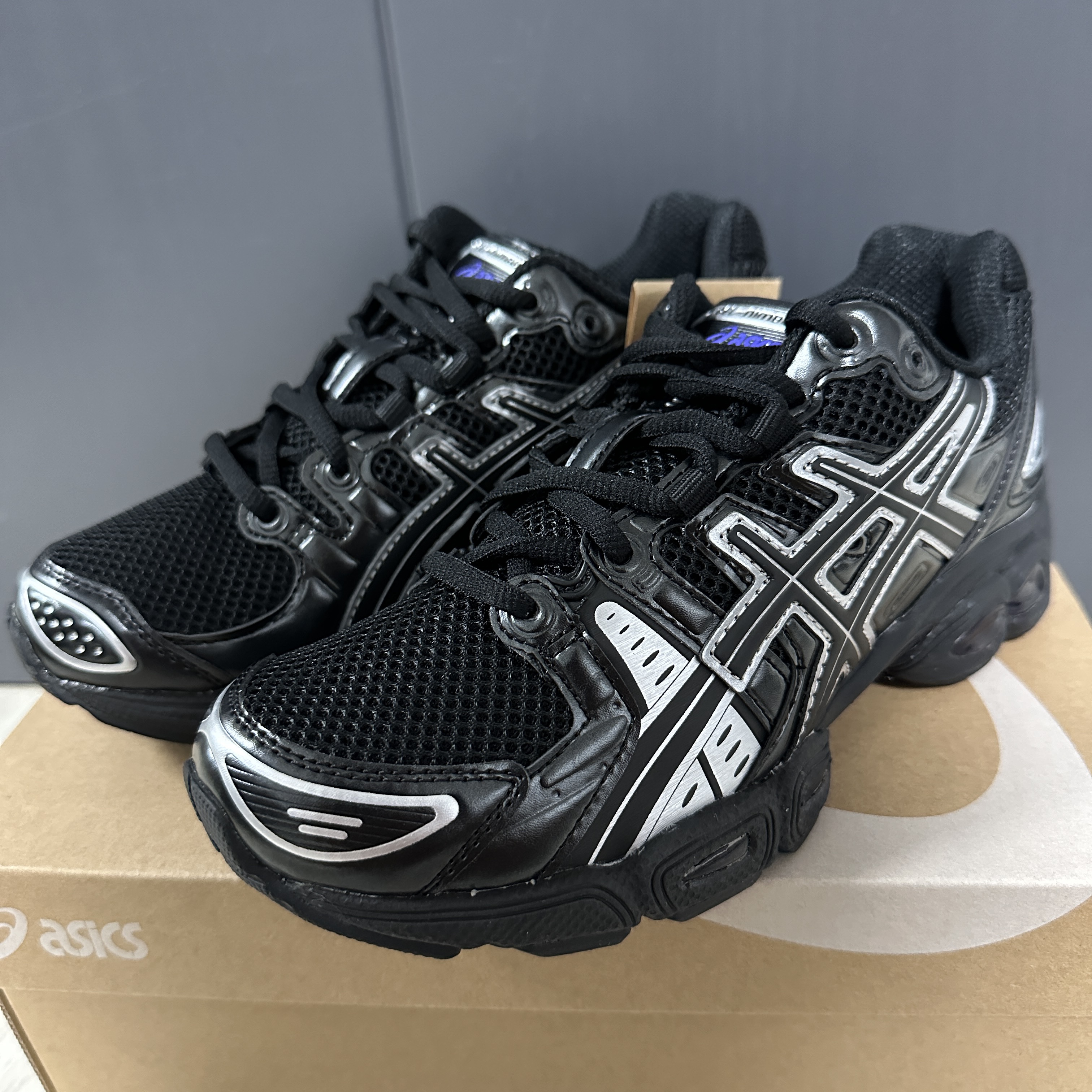 Asics Gel-Nimbus 9 Black Pure Silver 착용 스타일