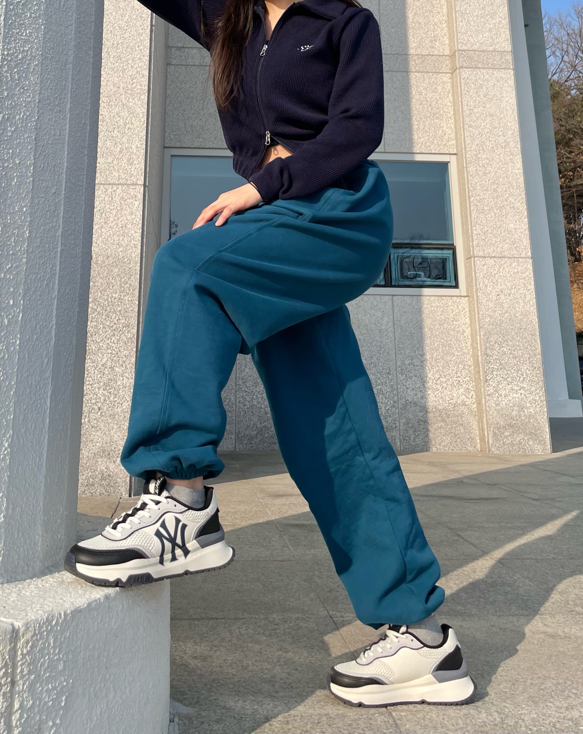 Kangol Washed Bucket Hat Navy 착용 스타일 - 2