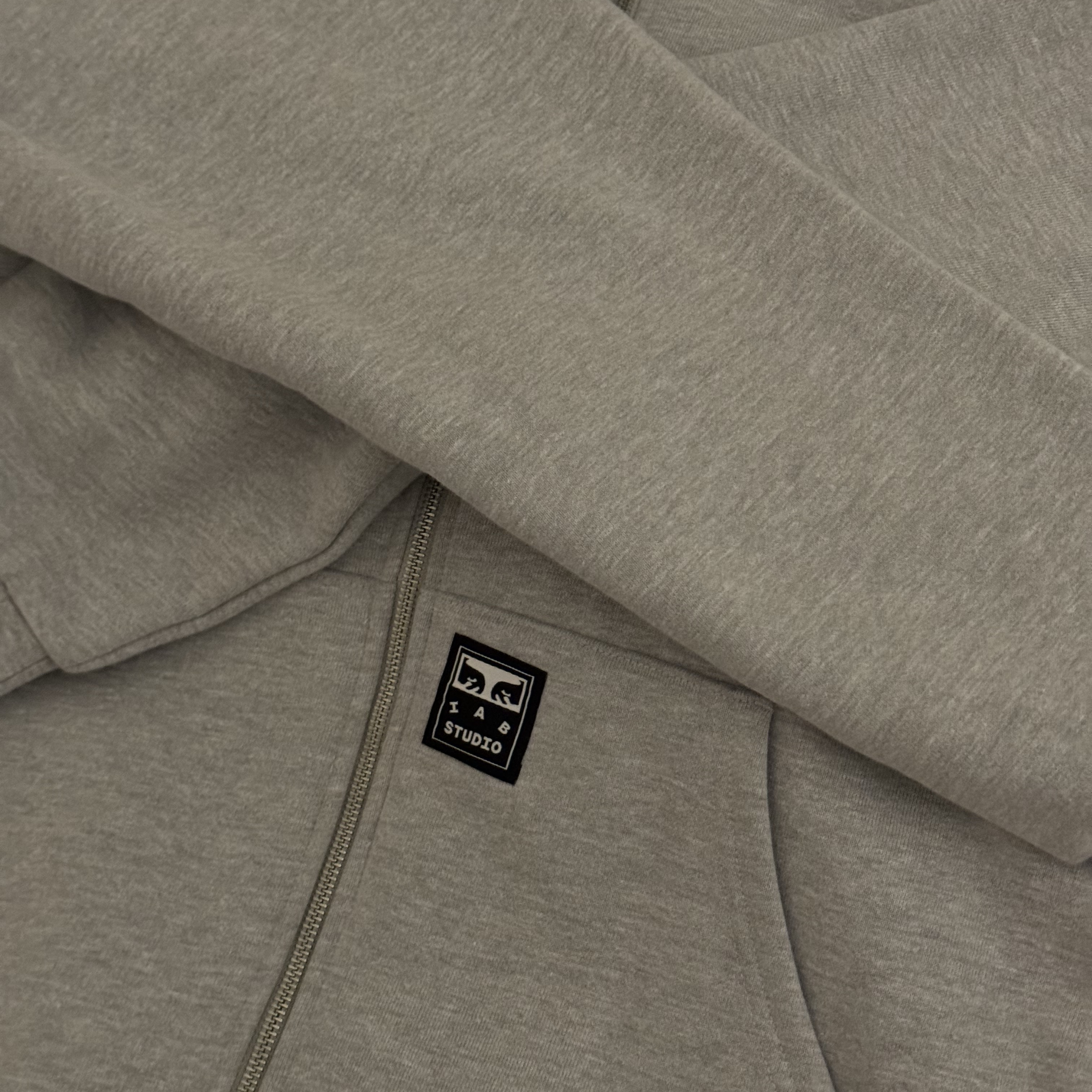 IAB Studio x Obey Icon Extra Heavy Zip Hoodie Grey Heather 착용 스타일