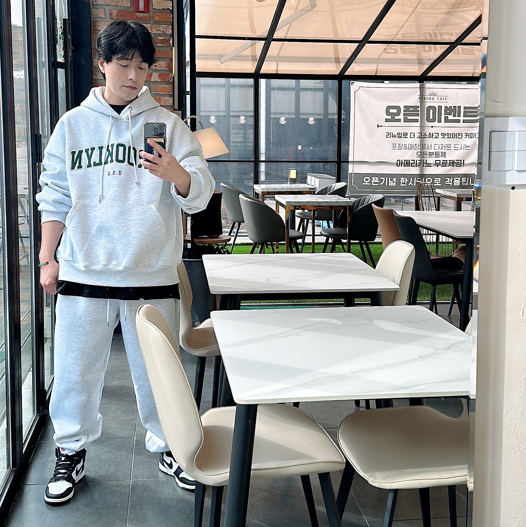 (W) Nike Dunk High Black and White 착용 스타일 - 2