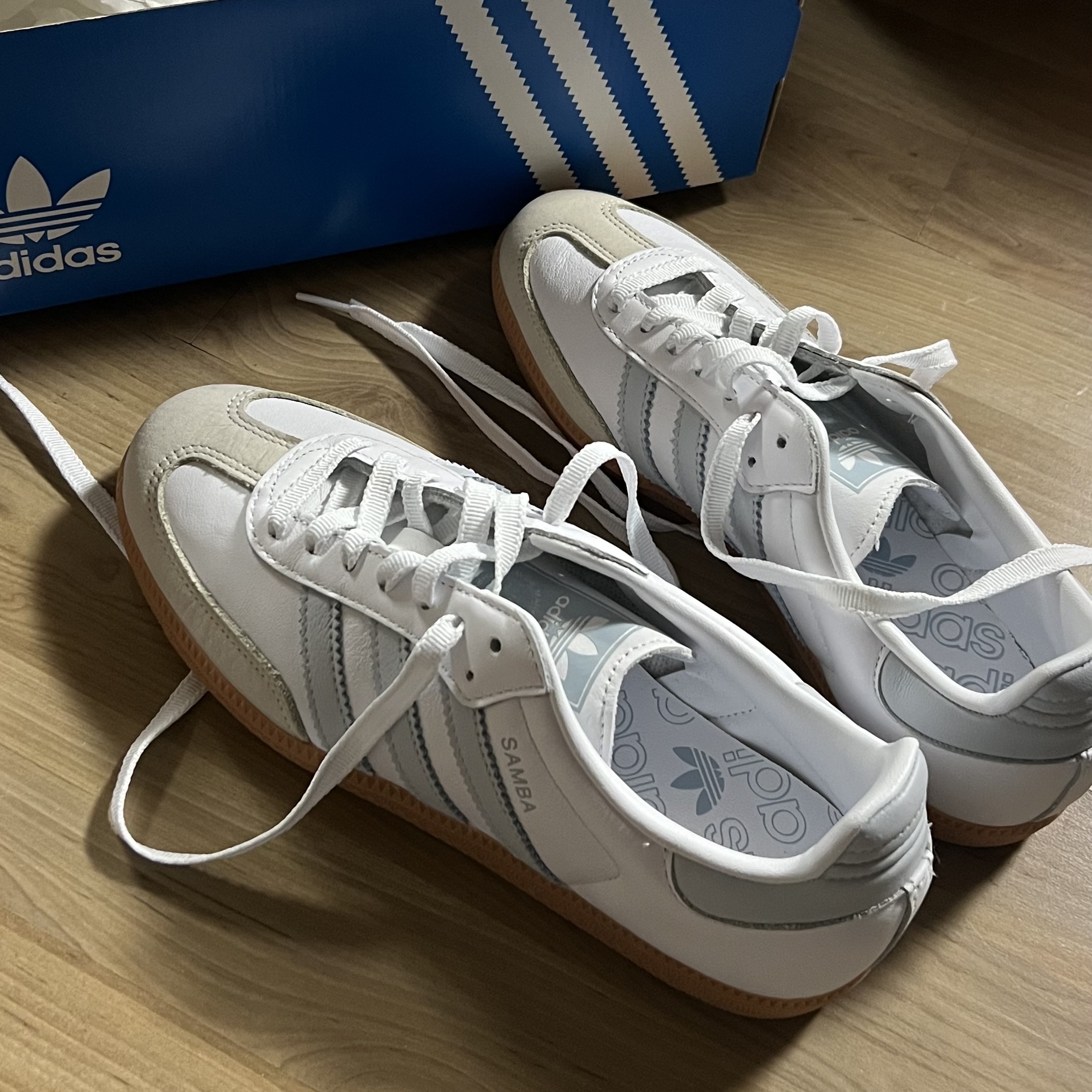 (W) Adidas Samba OG Cloud White Halo Blue 착용 스타일