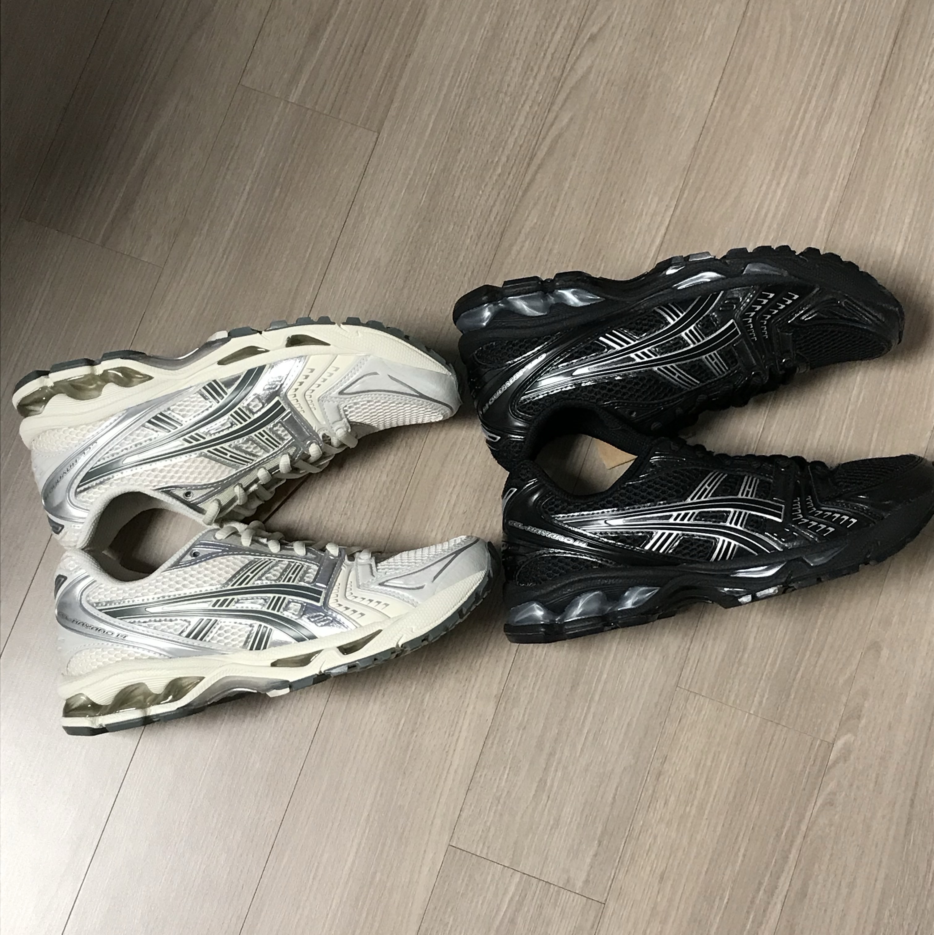 Asics Gel-Kayano 14 Birch Dark Pewter, Asics Gel-Kayano 14 Black Pure Silver 착용 스타일 - 7