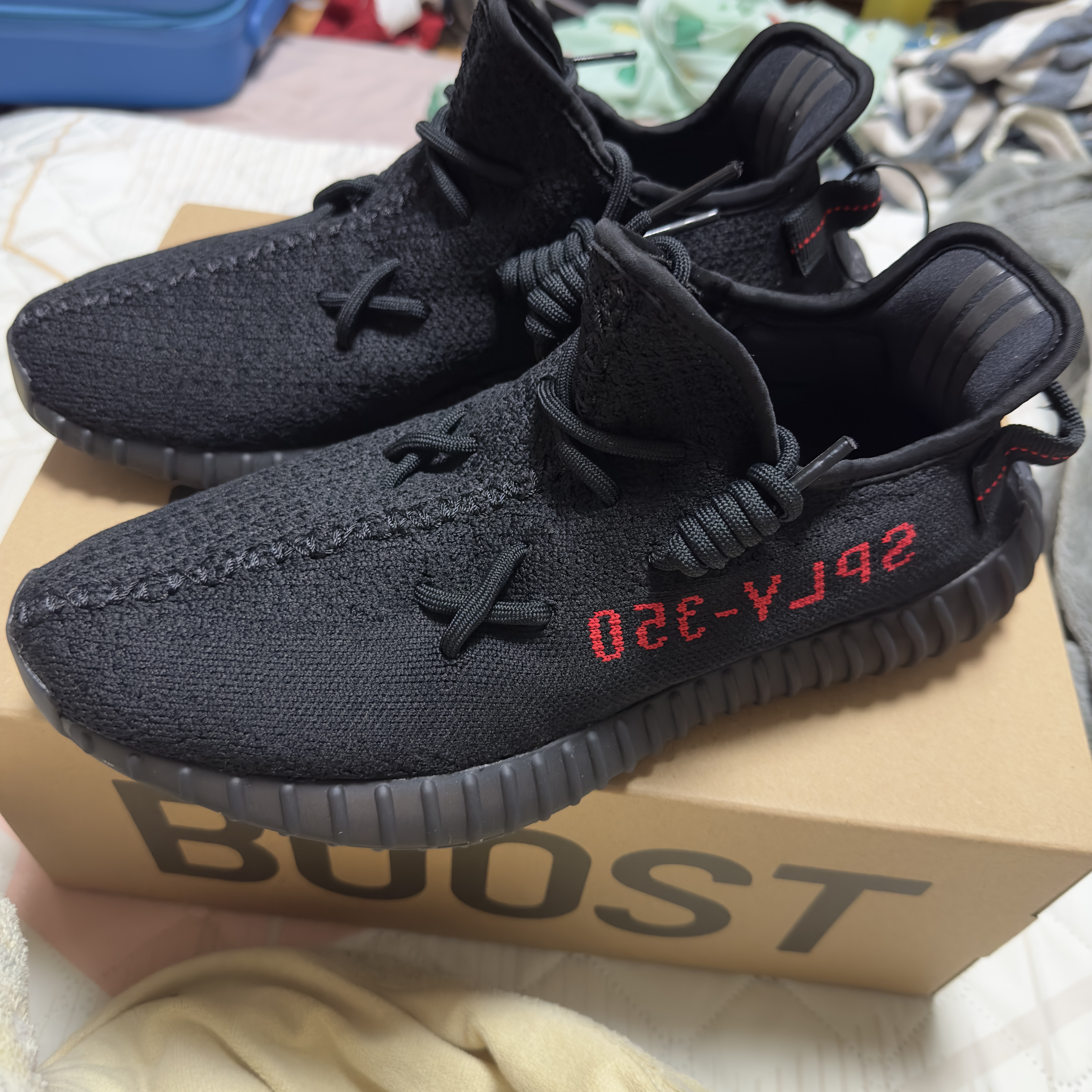 Adidas Yeezy Boost 350 V2 Black Red 2020, Adidas Yeezy Boost 350 V2 Zebra 2017/2019/2020 착용 스타일 - 1