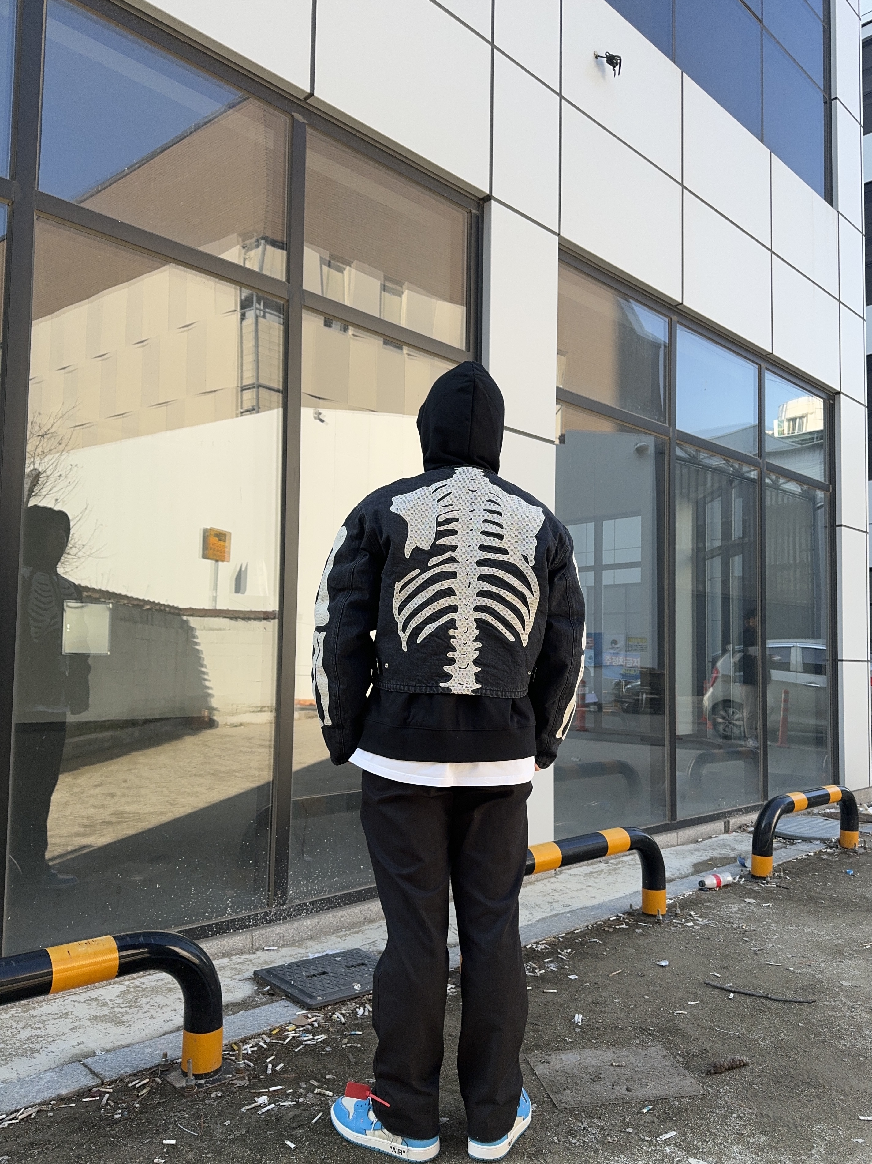 Kapital 14 oz. Black X Black Denim Motocross Bone Jacket Black, Jordan 1 x Off-White Retro High University Blue 착용 스타일