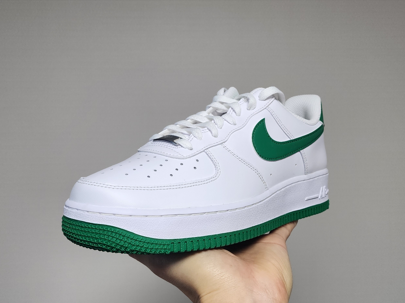 Nike Air Force 1 '07 White Malachite 착용 스타일