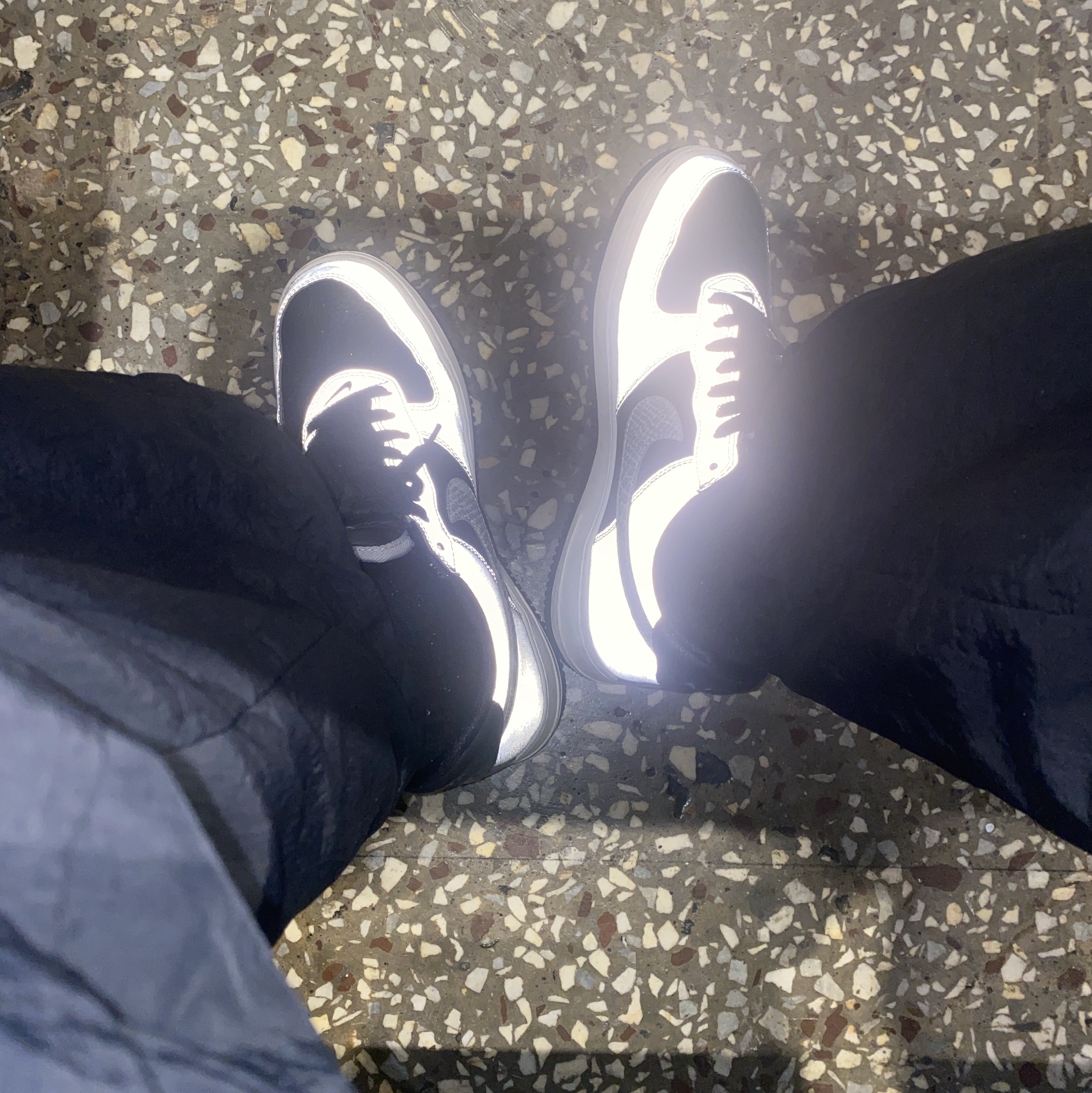 Nike Air Force 1 B Silver Snake 착용 스타일