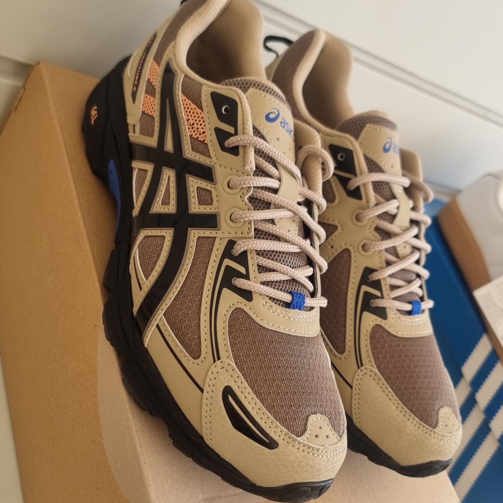 Asics Gel-Venture 6 SPS Pepper Black 착용 스타일 - 1