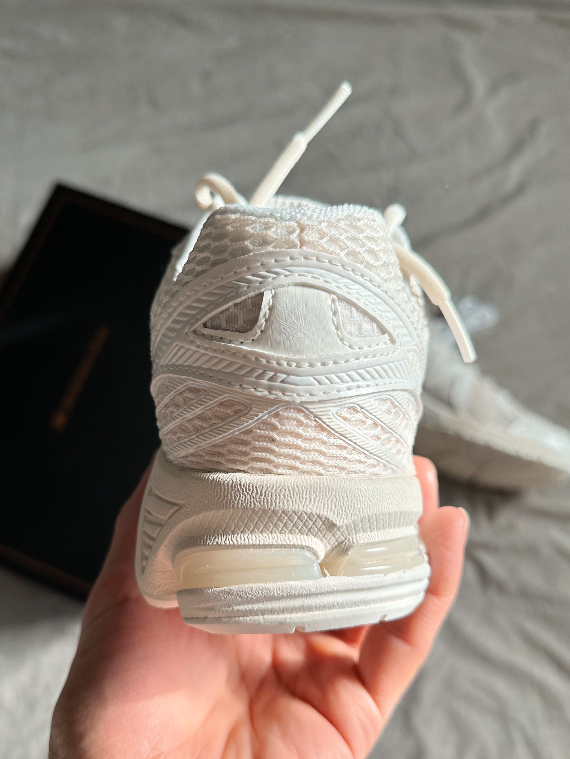 New Balance x Aime Leon Dore 860v2 White Beige 착용 스타일 - 4