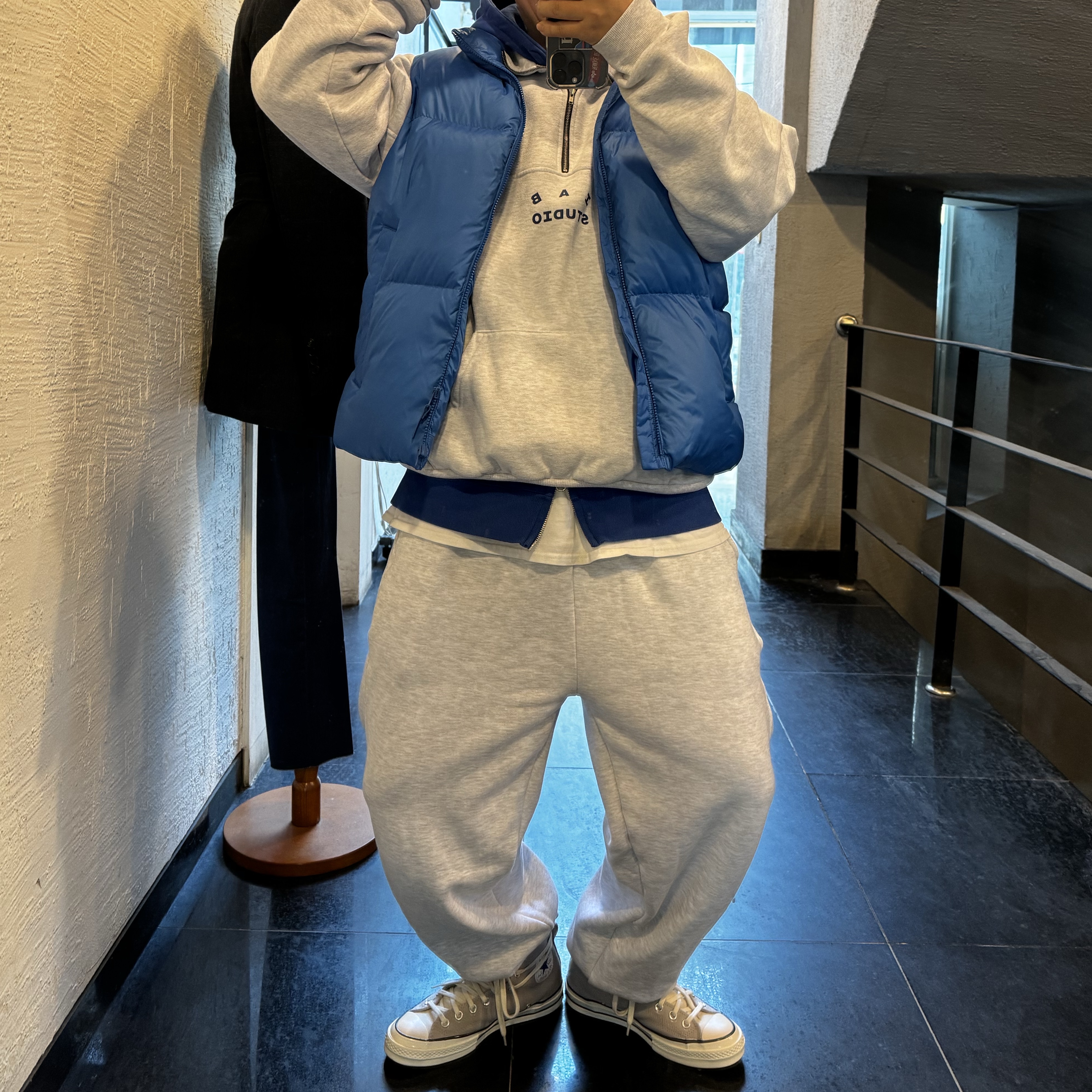 IAB Studio Half Zip Pullover Light Gray, Converse x Fear of God Essentials Chuck 70 Hi Grey 착용 스타일