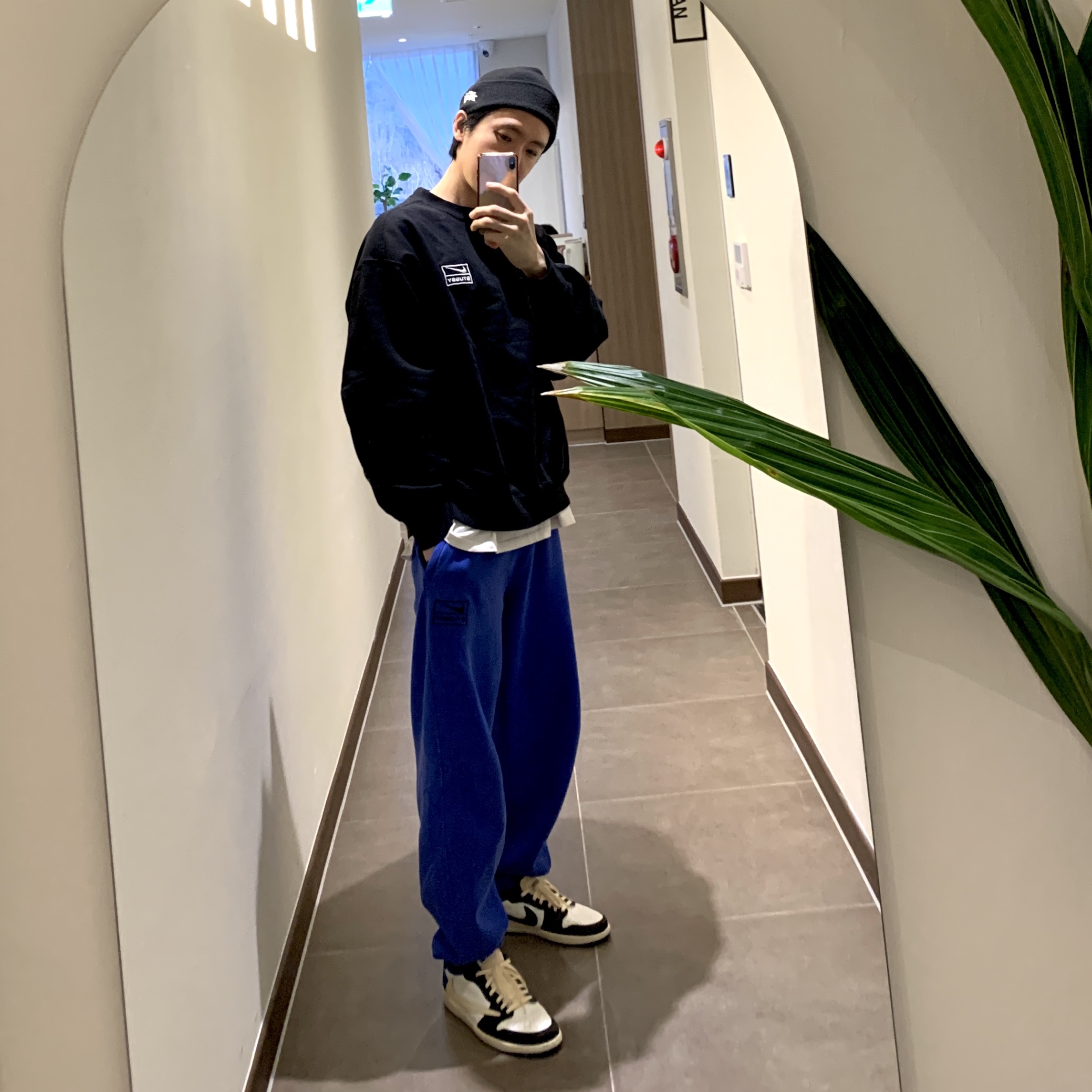 Jordan 1 x Travis Scott x Fragment Retro Low OG SP Military Blue, Nike x Stussy NRG Washed Fleece Crewneck Black (DO5310-010) 착용 스타일