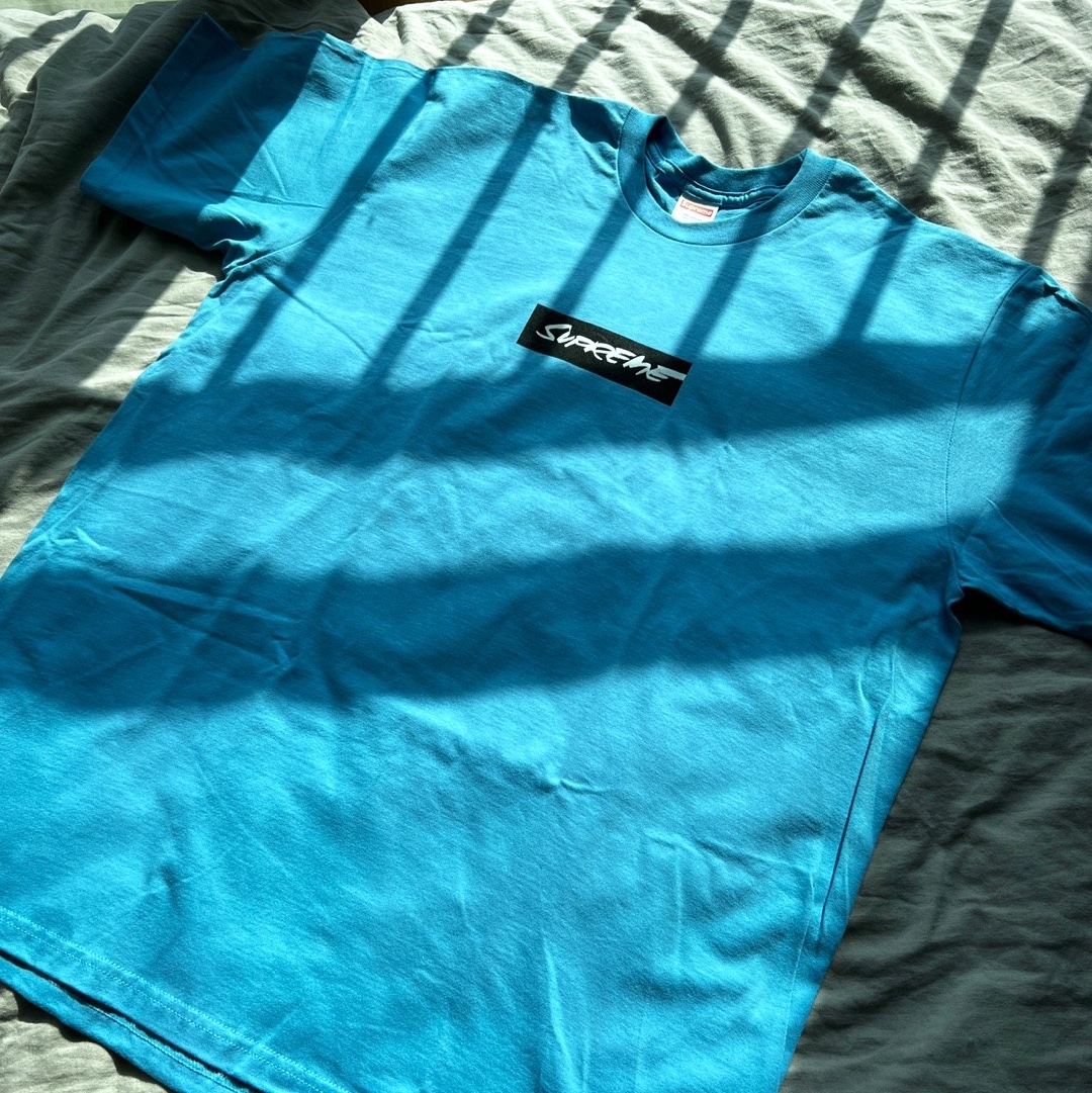 Supreme Futura Box Logo T-Shirt Bright Blue - 24SS 착용 스타일