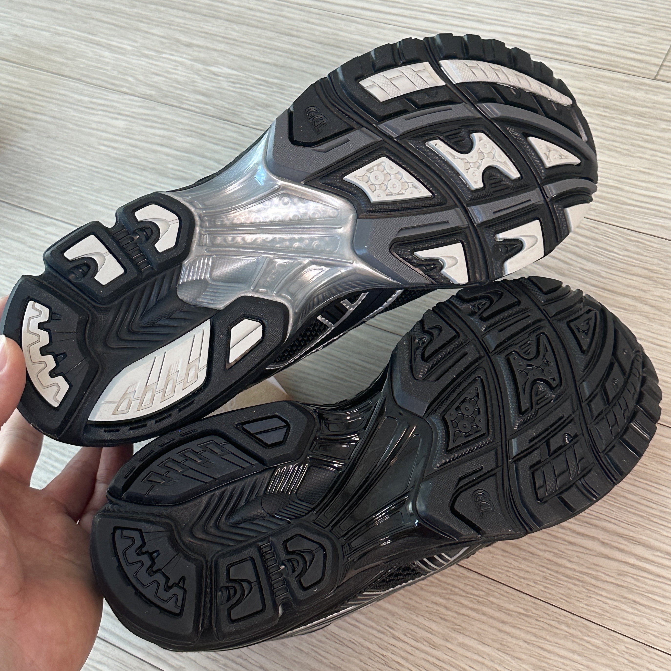 Asics Gel-Kayano 14 Black Pure Silver, Asics x Atmos x Undermycar Gel-Kayano 14 Black Pure Silver 착용 스타일 - 5