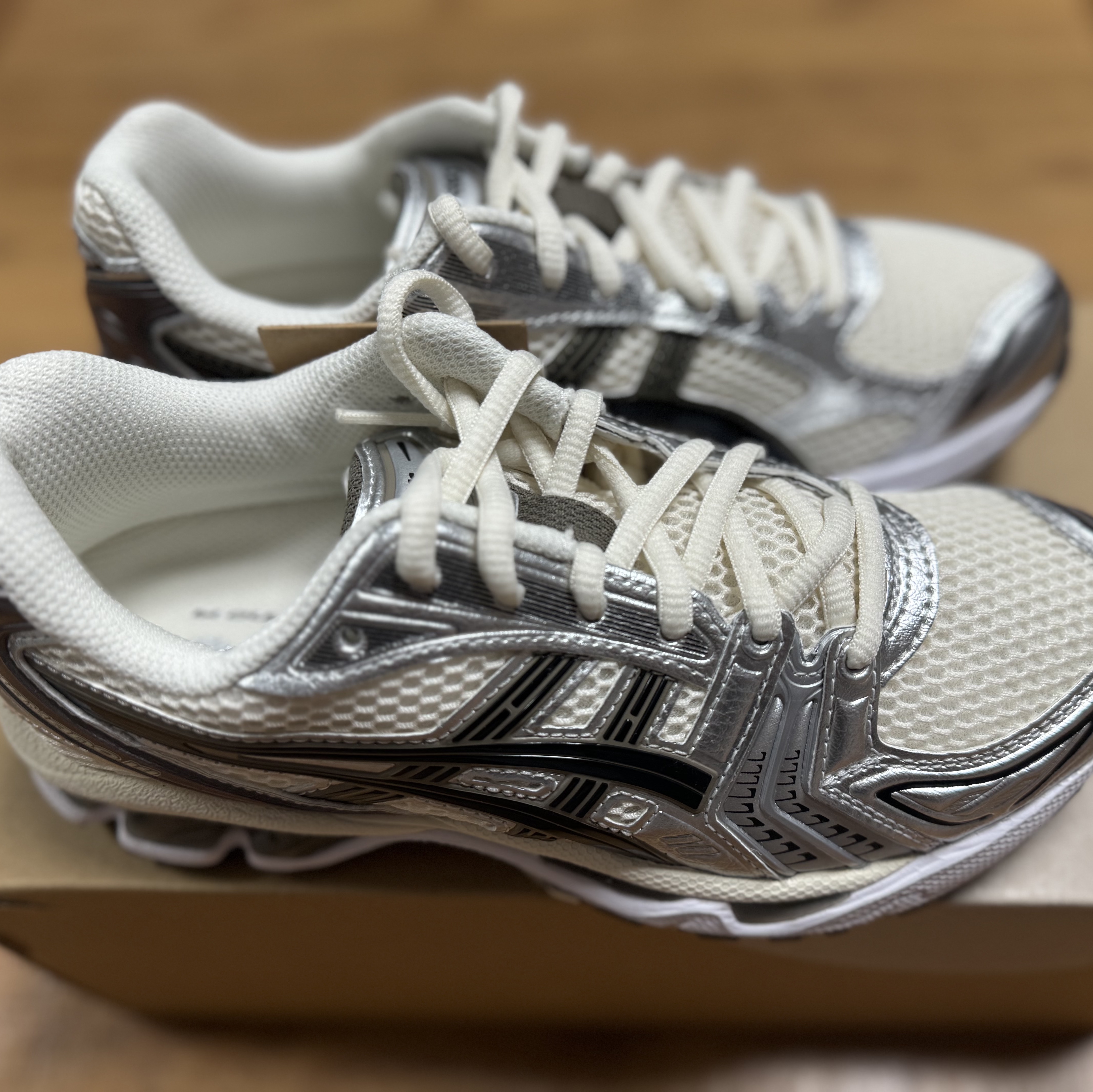 Asics Gel-Kayano 14 Cream Black 착용 스타일 - 2