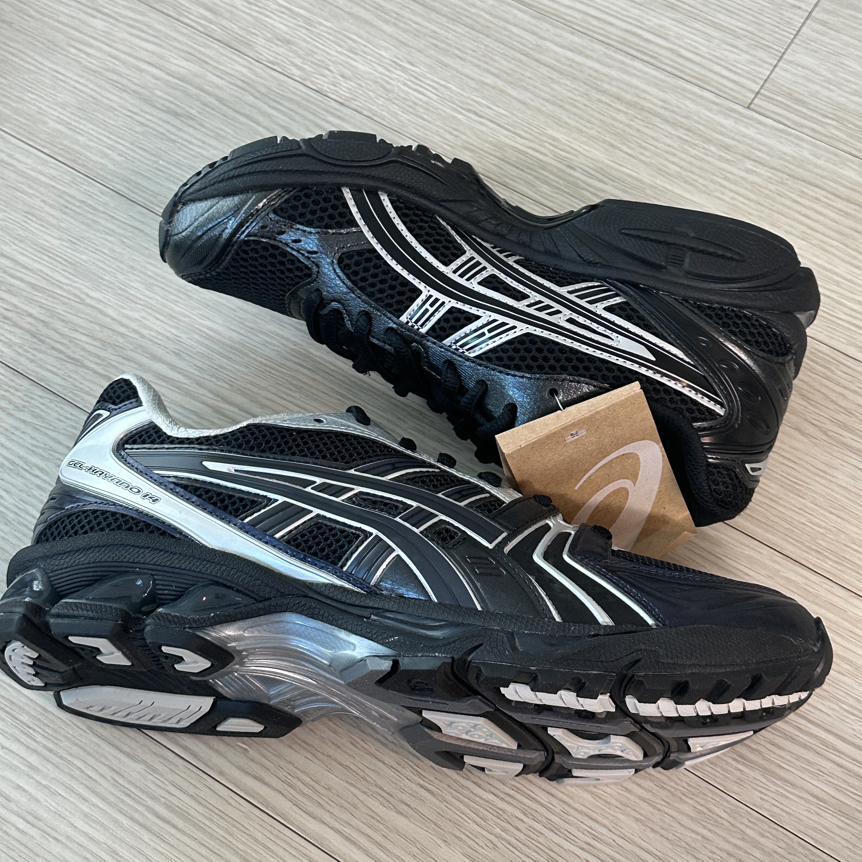 Asics Gel-Kayano 14 Black Pure Silver, Asics x Atmos x Undermycar Gel-Kayano 14 Black Pure Silver 착용 스타일 - 3