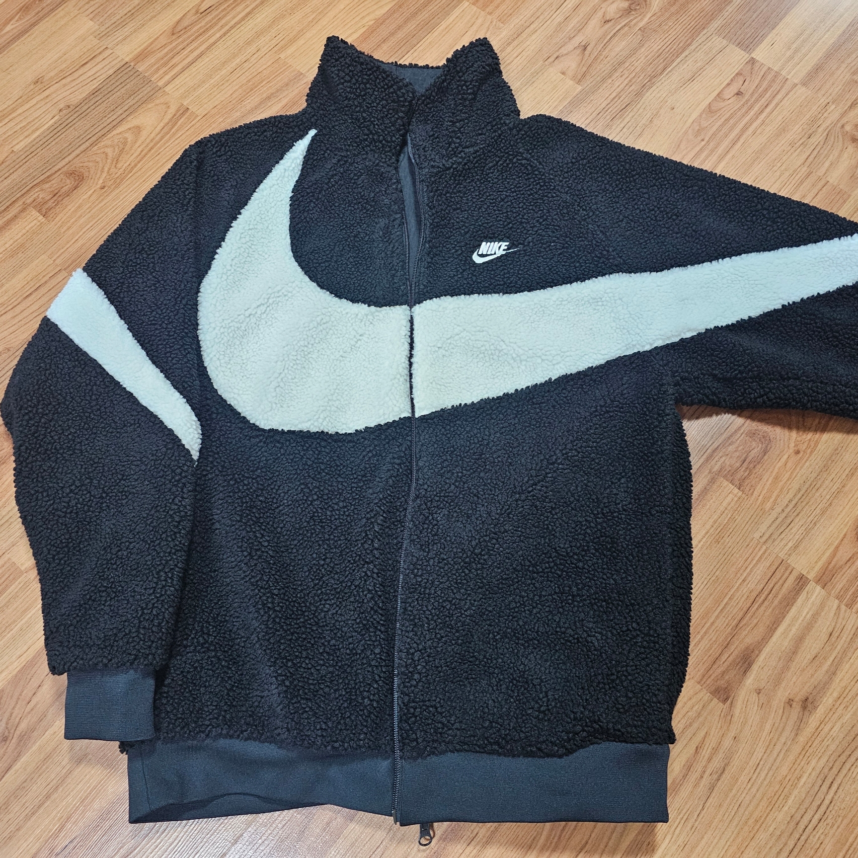 Nike Big Swoosh Full Zip Jacket Black Sail 착용 스타일 - 1