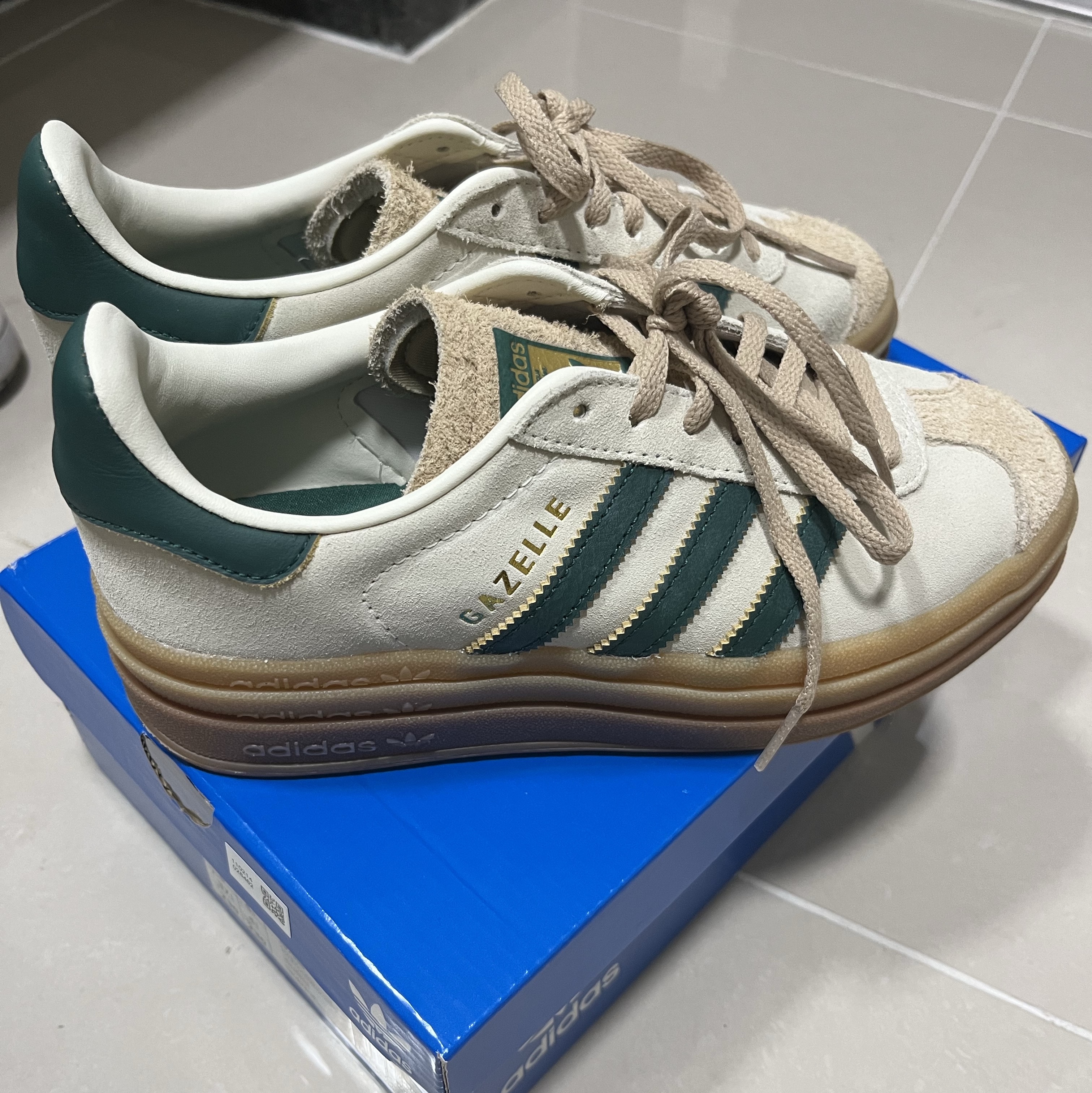 (W) Adidas Gazelle Bold Cream White Collegiate Green 착용 스타일
