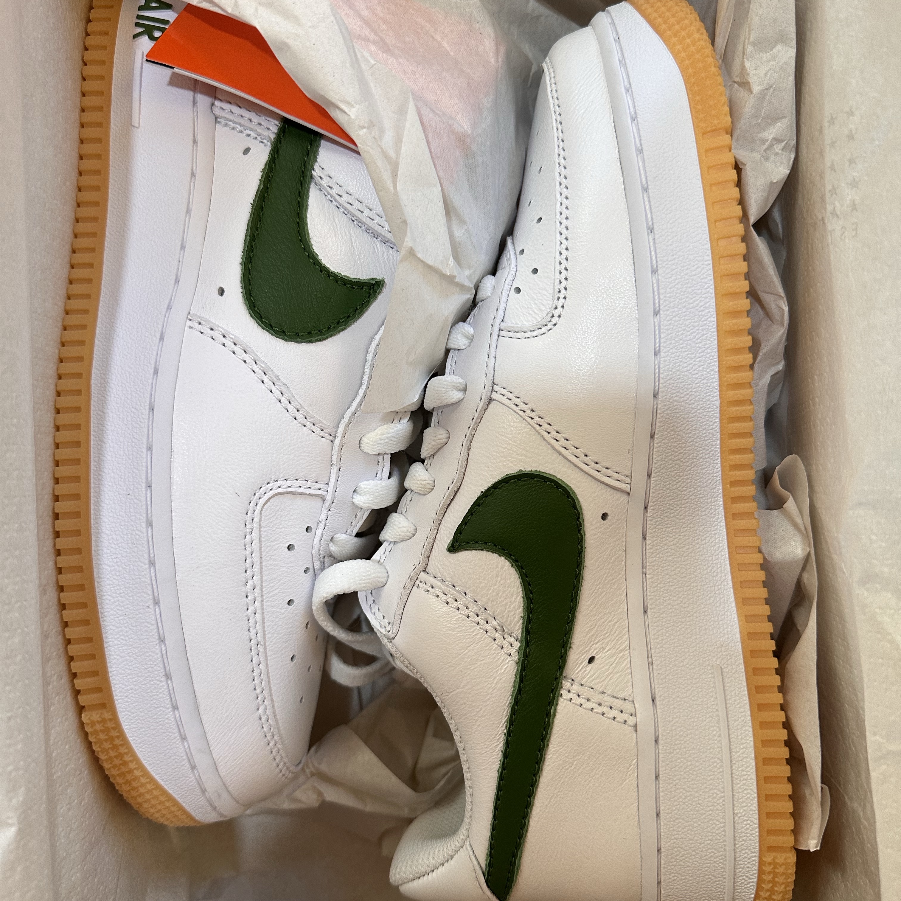 Nike Air Force 1 Low Retro Color of the Month White Forest Green 착용 스타일 - 2