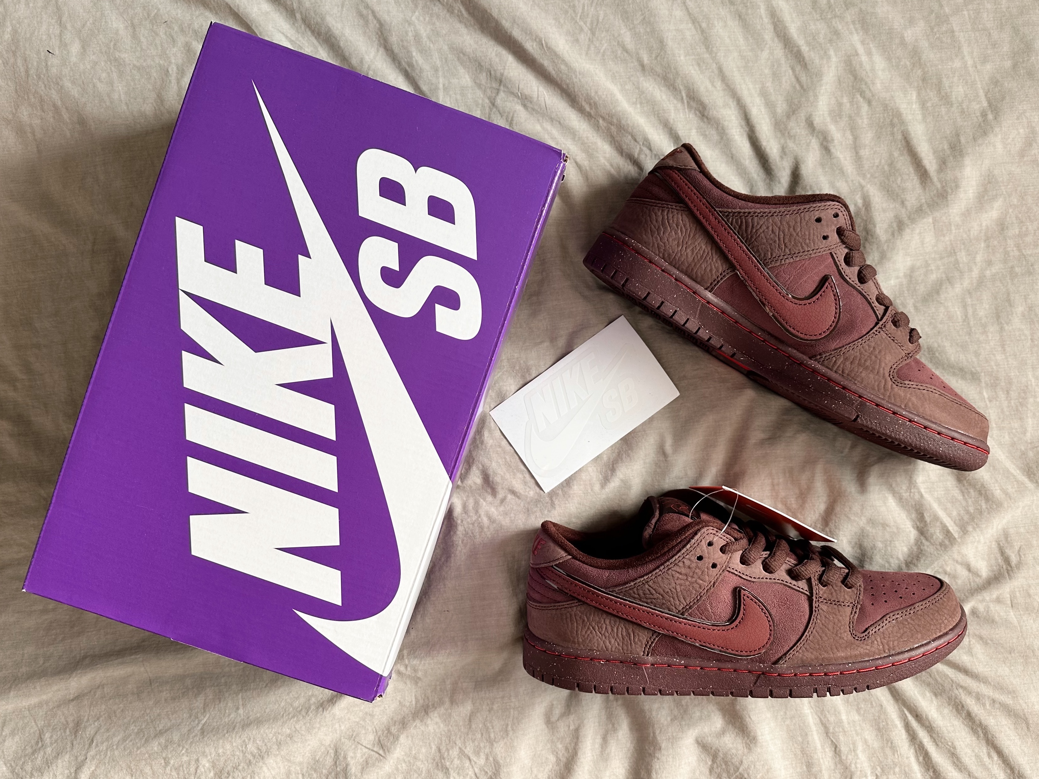 Nike SB Dunk Low PRM Coconut Milk, Nike SB Dunk Low PRM Burgundy Crush 착용 스타일 - 2