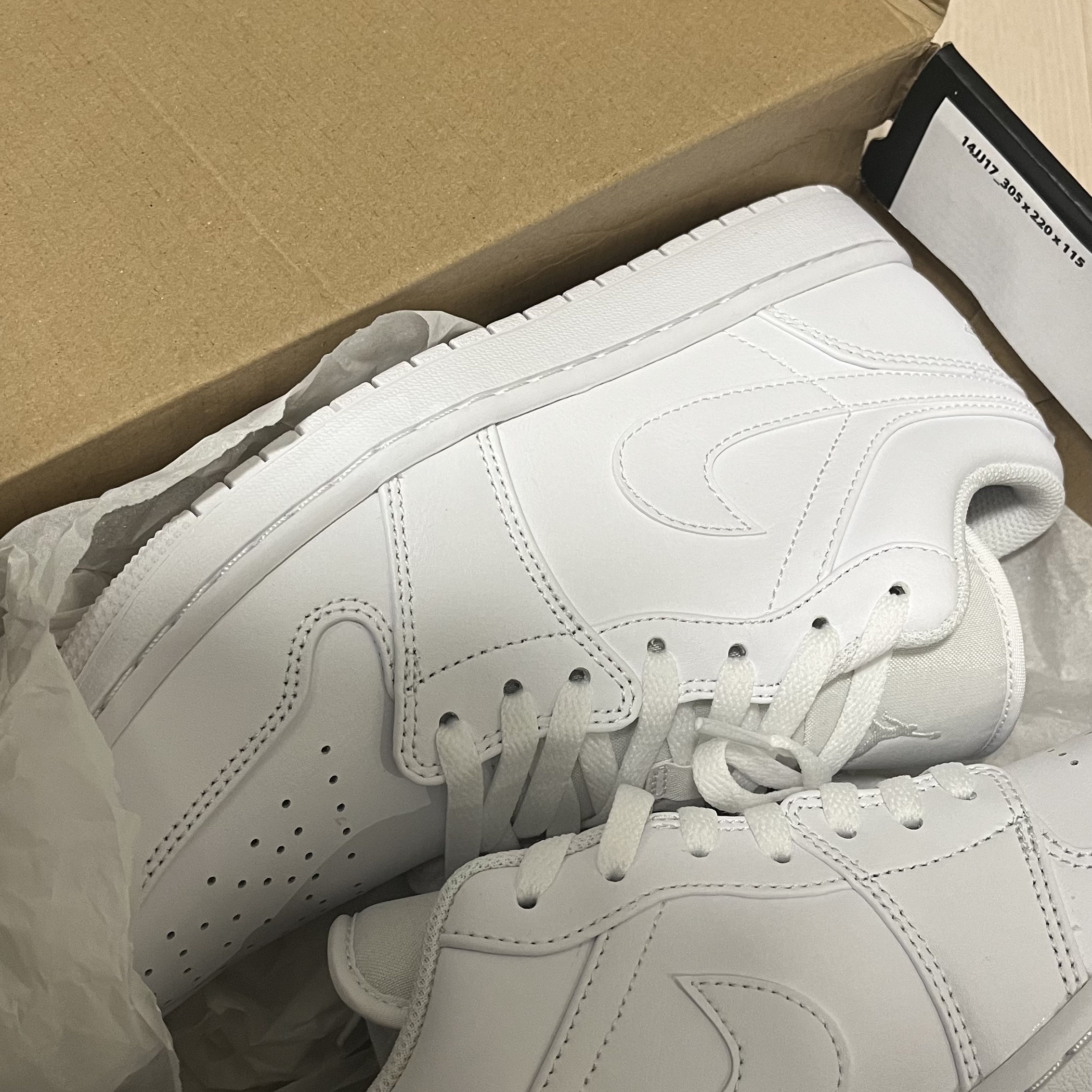 Jordan 1 Low Triple White 착용 스타일