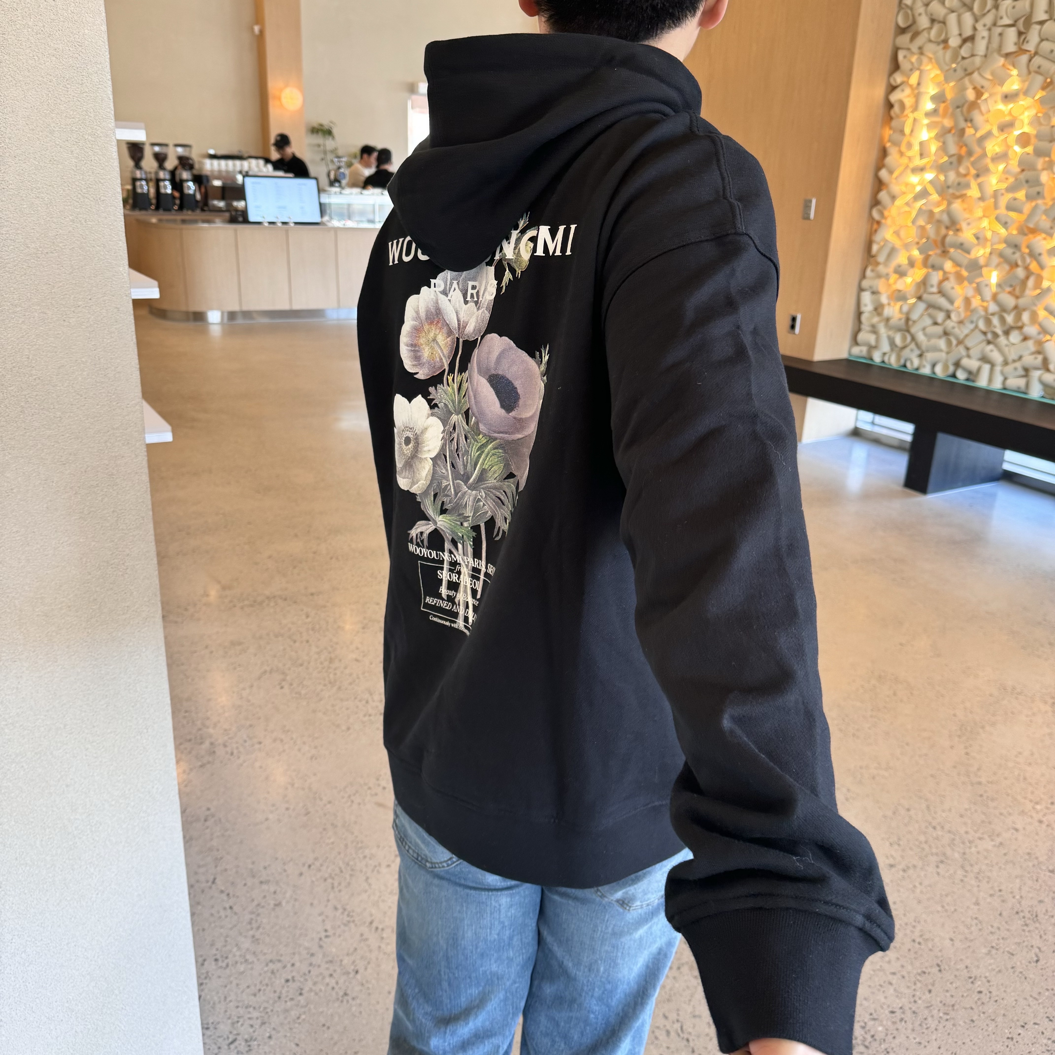 Wooyoungmi Flower Back Logo Hoodie Black - 23FW 착용 스타일