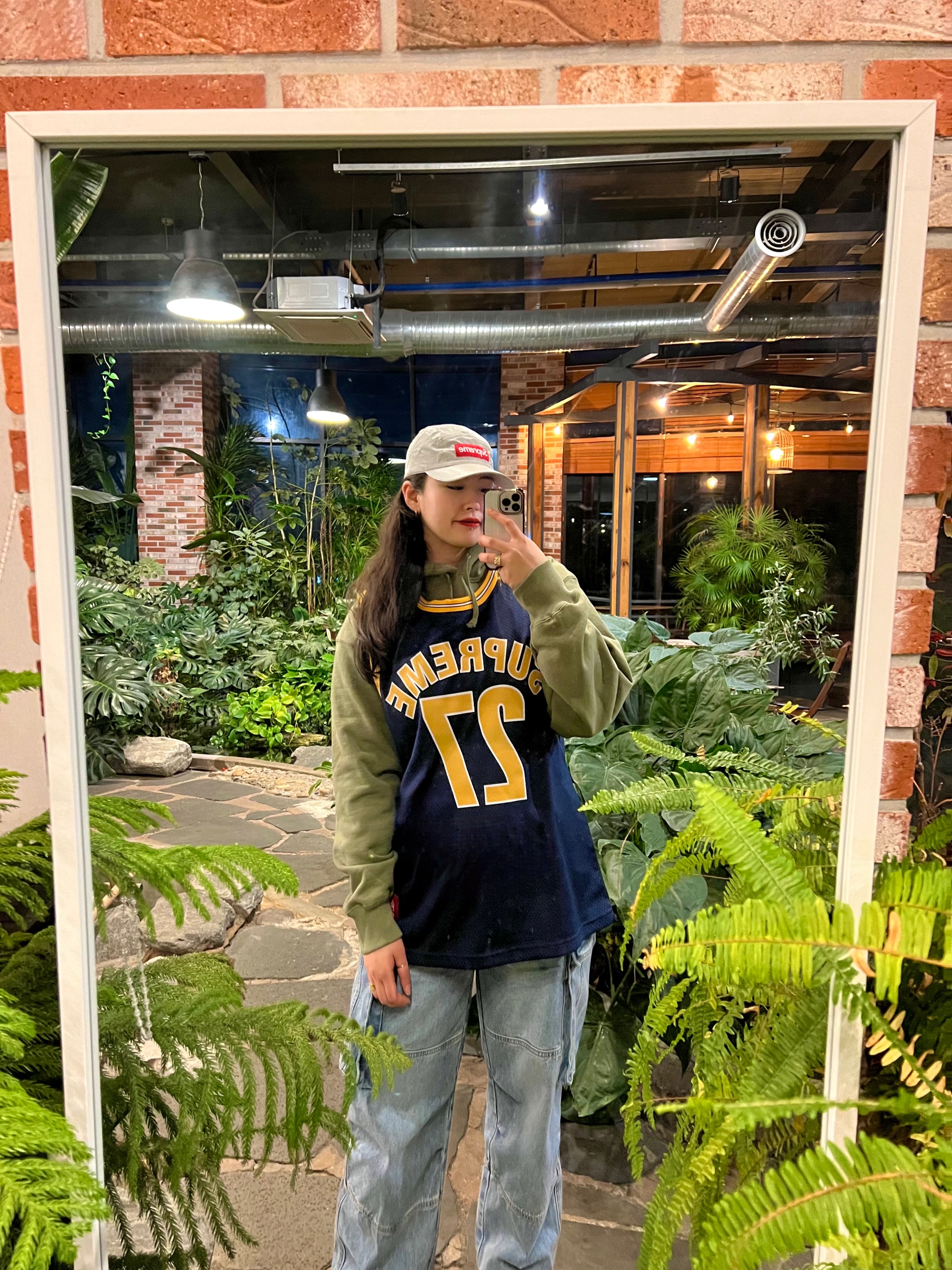 Supreme Basketball Jersey Hooded Sweatshirt Light Olive - 21SS, Supreme Gloss Ripstop Camp Cap Light Grey - 23FW 착용 스타일