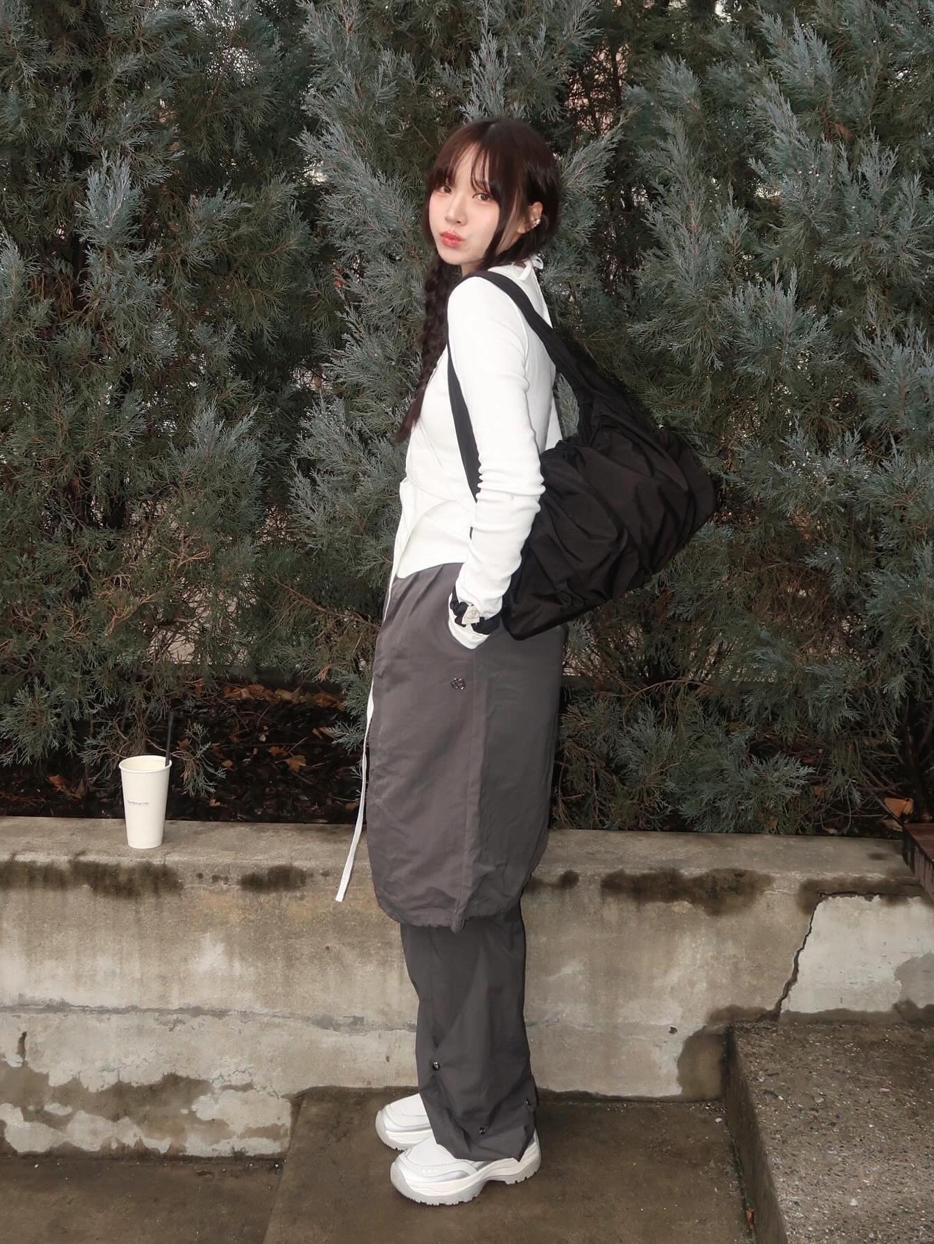 (W) Glowny Blake Panel Layered Long Sleeve Ivory 착용 스타일 - 7
