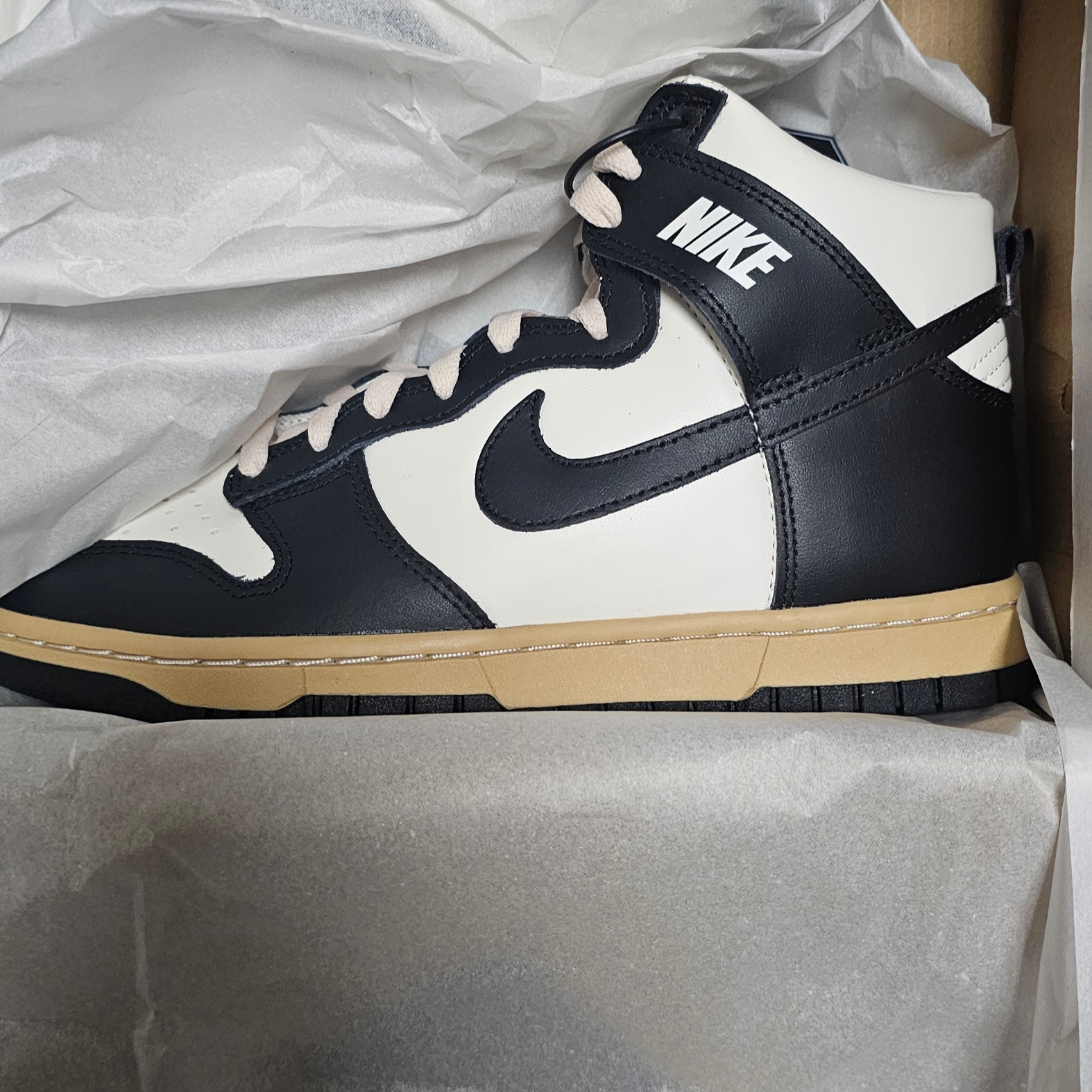 (W) Nike Dunk High SE Sail Black 착용 스타일