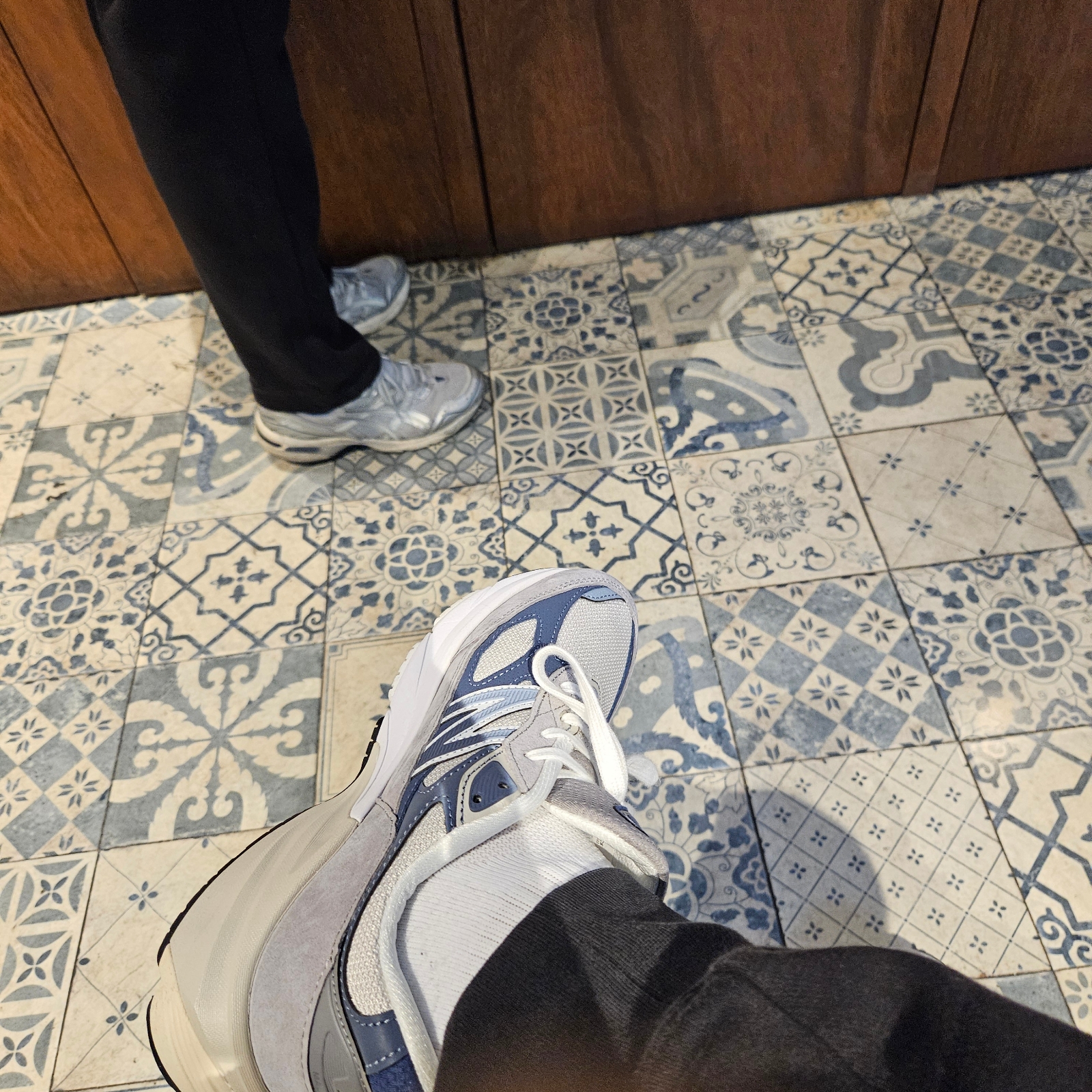New Balance 990v6 Made in USA Gray Suede 착용 스타일