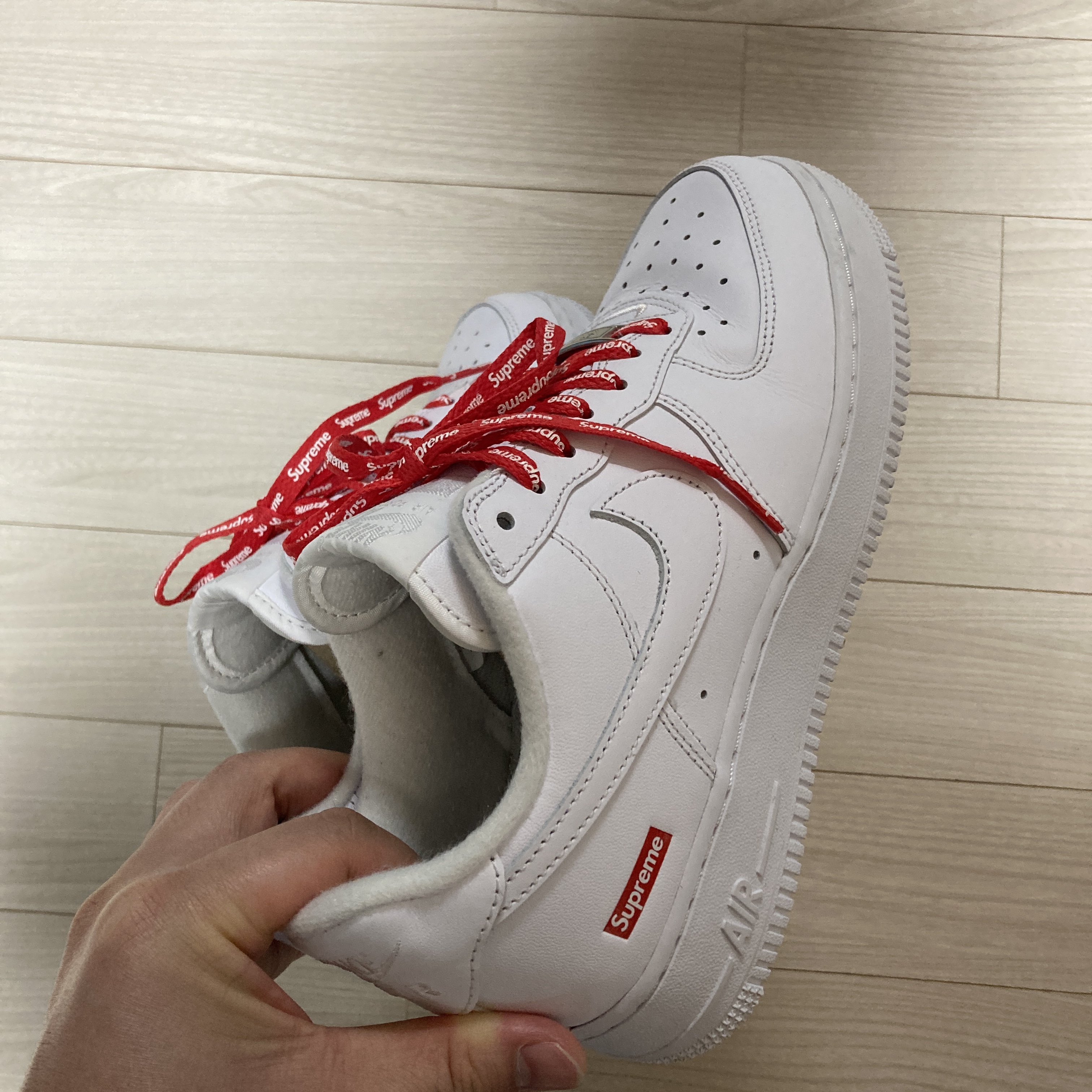 Nike x Supreme Air Force 1 Low White 착용 스타일