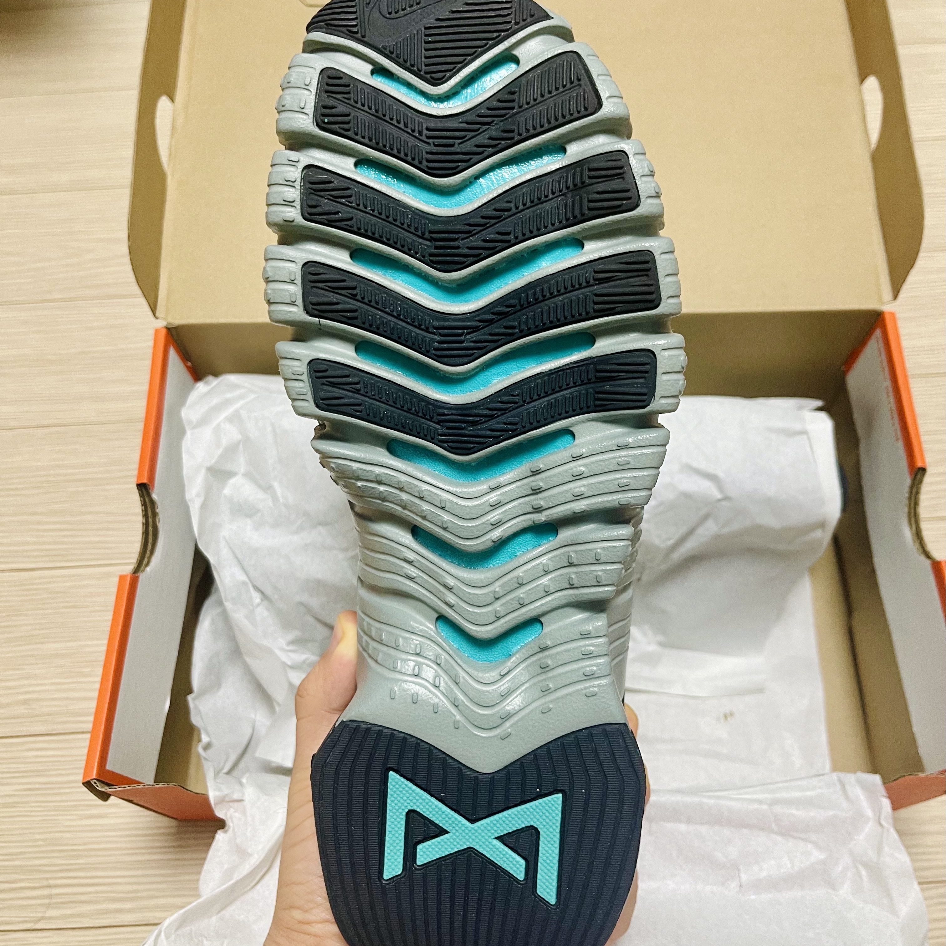 Nike Free Metcon 5 Black Clear Jade 착용 스타일 - 3