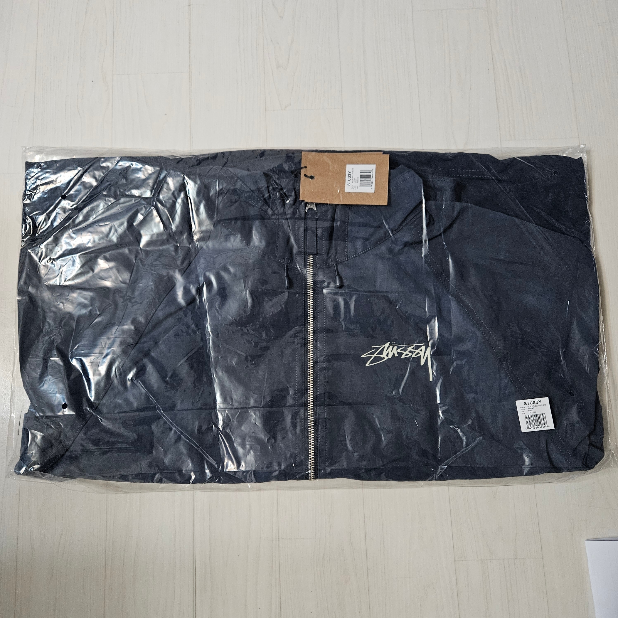 Stussy Wave Dye Beach Shell Jacket Navy 착용 스타일