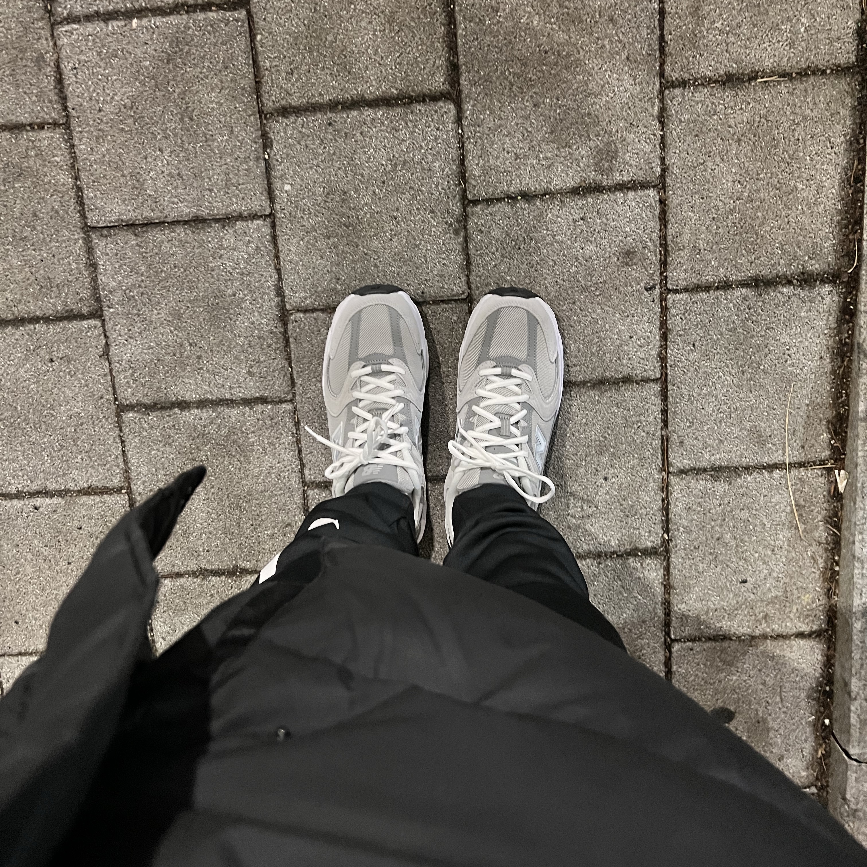 New Balance 530 Grey 착용 스타일