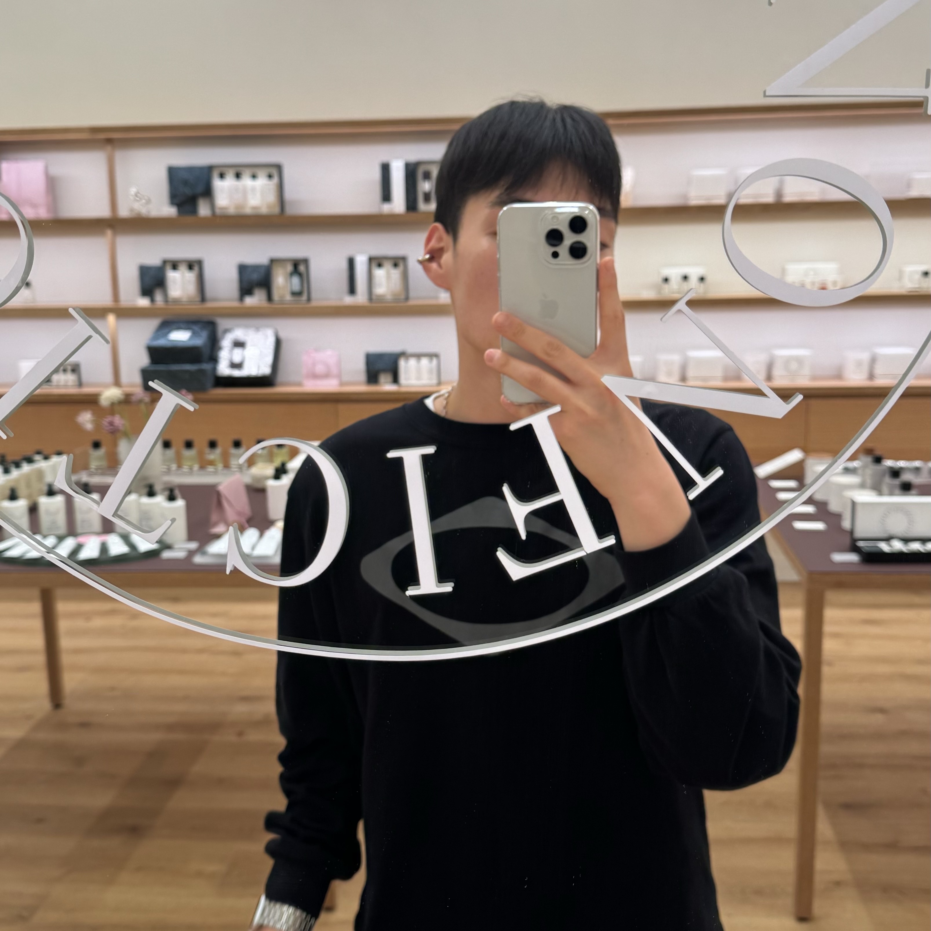 Mischief Rhombus Long Sleeve Black 착용 스타일