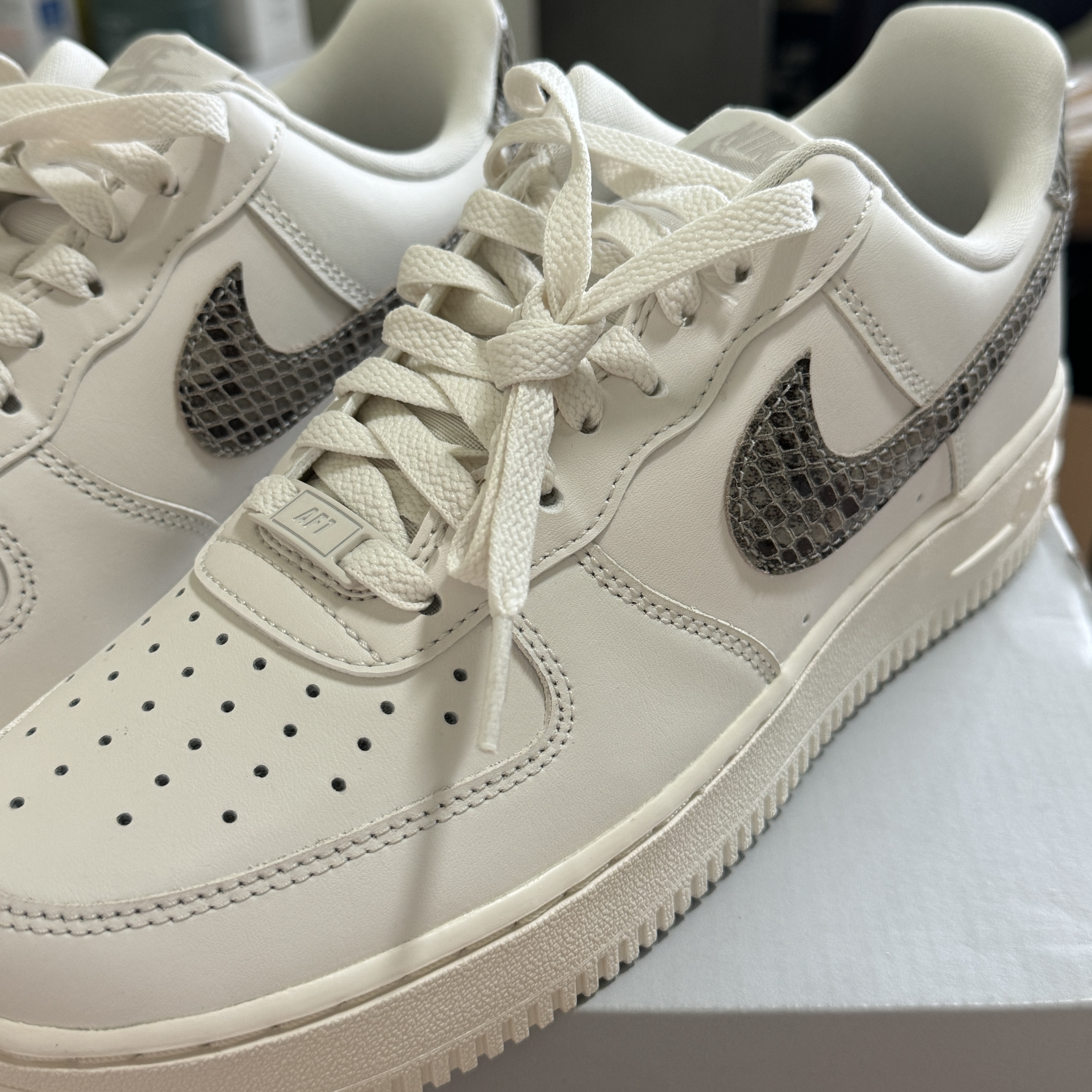 (W) Nike Air Force 1 '07 Phantom Light Iron Ore 착용 스타일 - 2