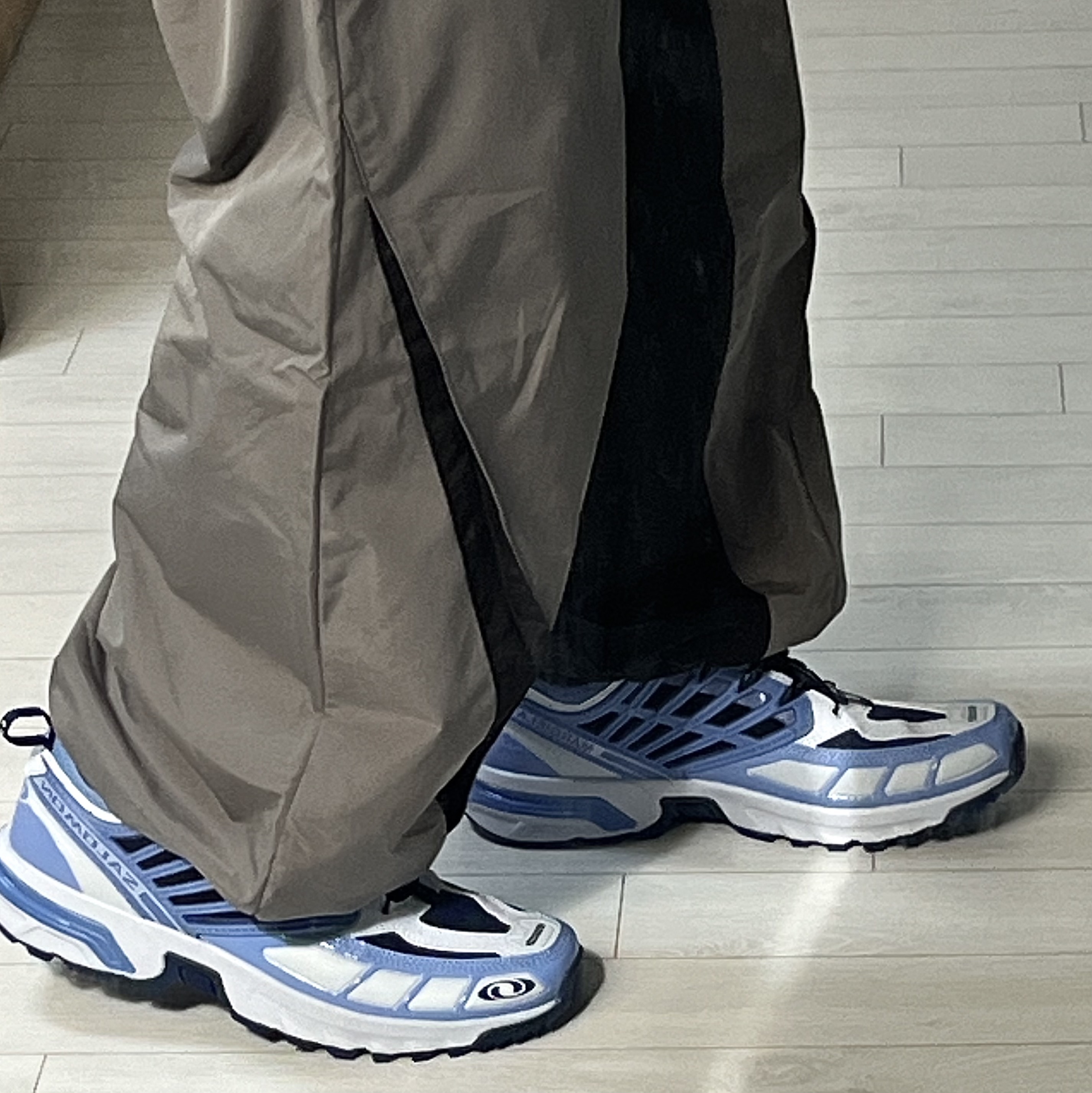 Salomon x MM6 Maison Margiela ACS Pro Light Blue 착용 스타일 - 1