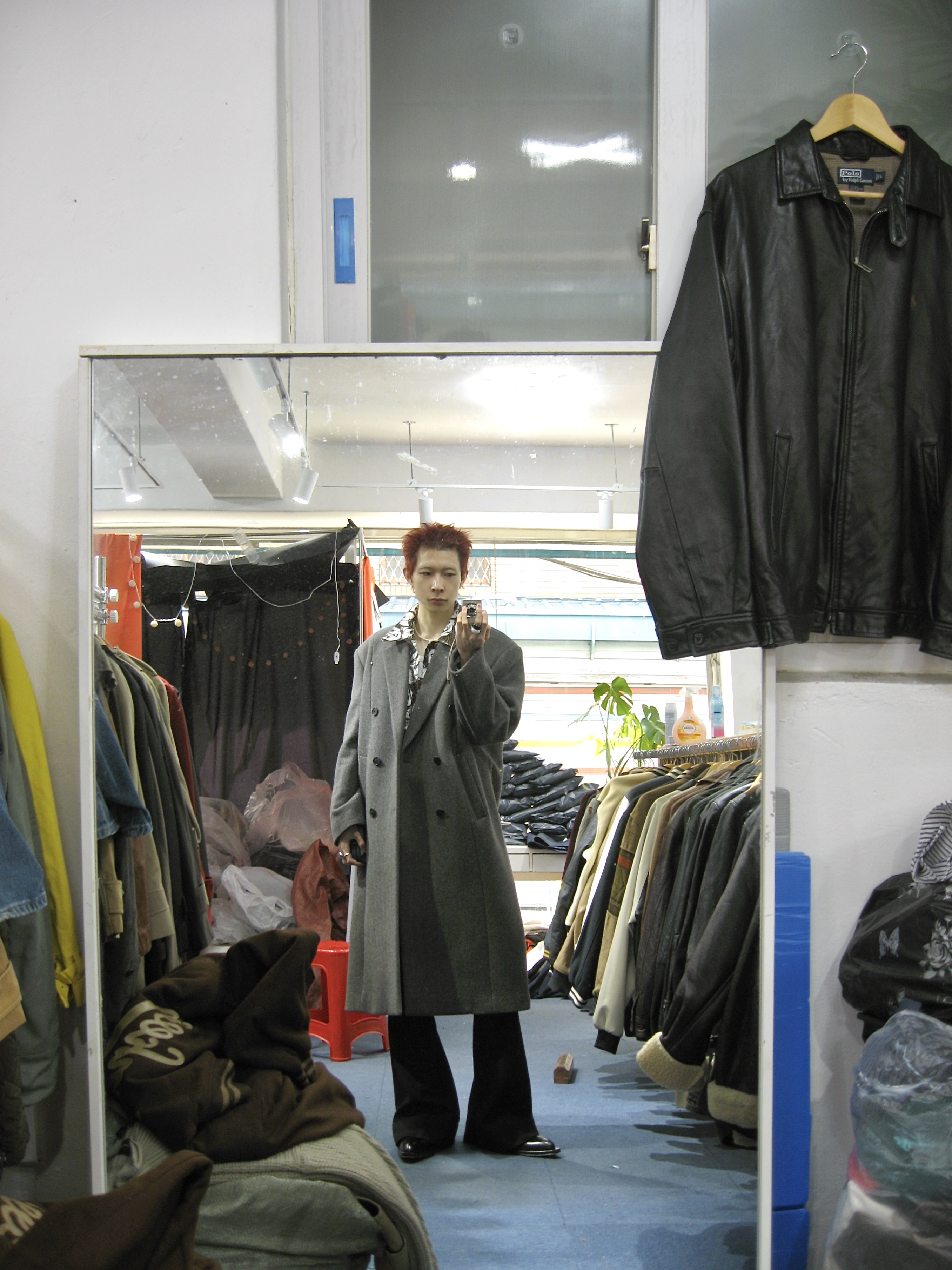 (W) Insilence Classic Maxi Coat Black 착용 스타일 - 4