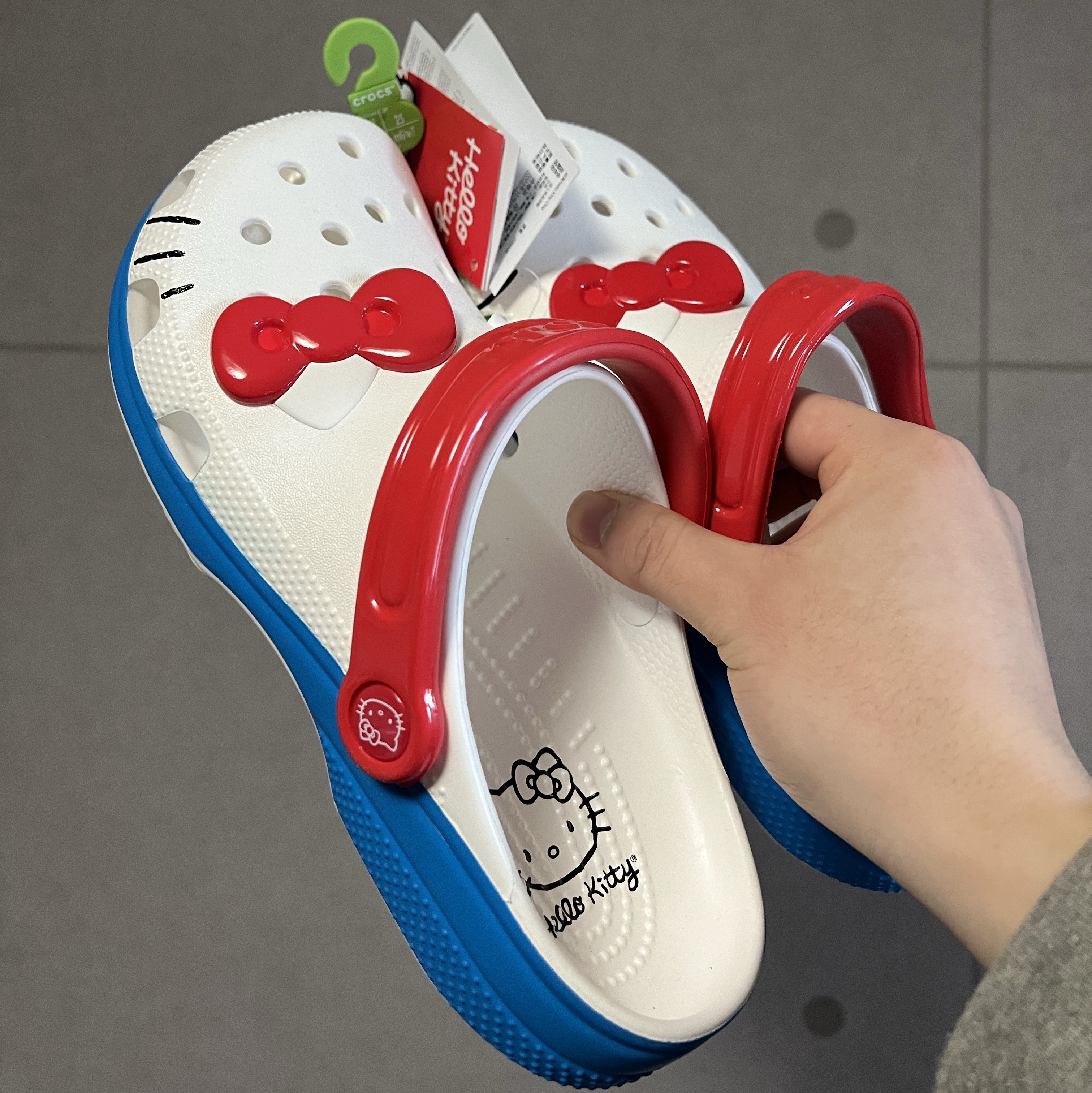 (W) Crocs x Hello Kitty Classic Clog White 착용 스타일