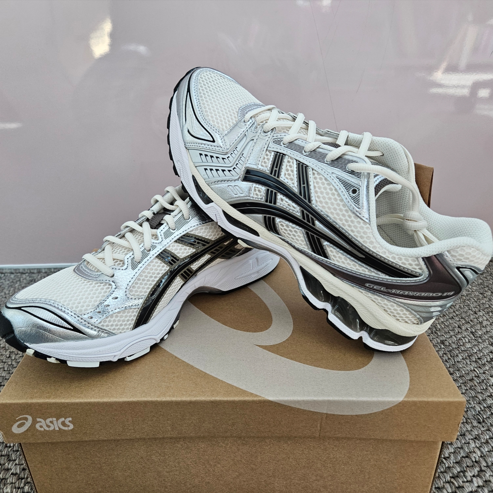 Asics Gel-Kayano 14 Cream Black 착용 스타일 - 4