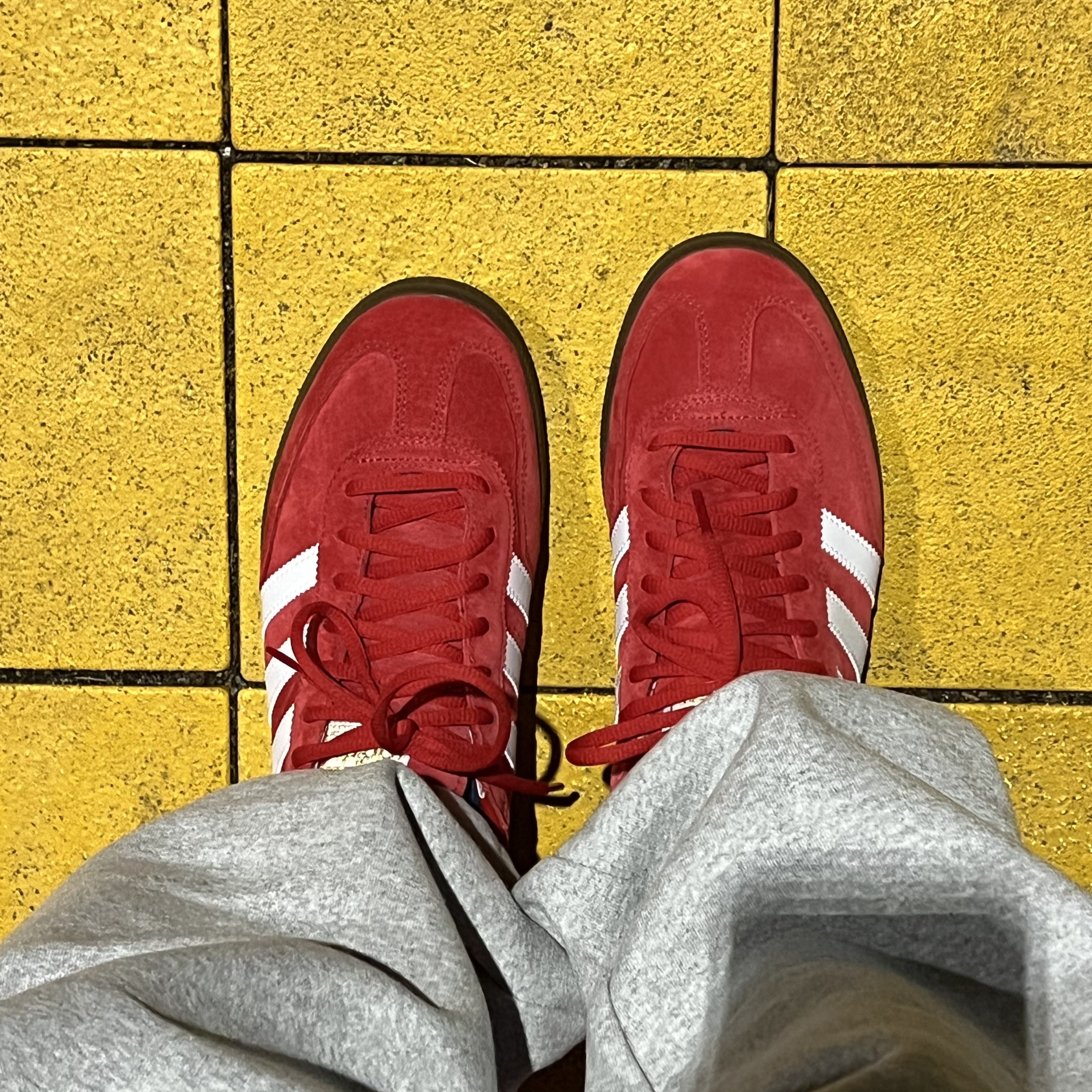 Adidas Spezial Handball Scarlet Cloud White 착용 스타일