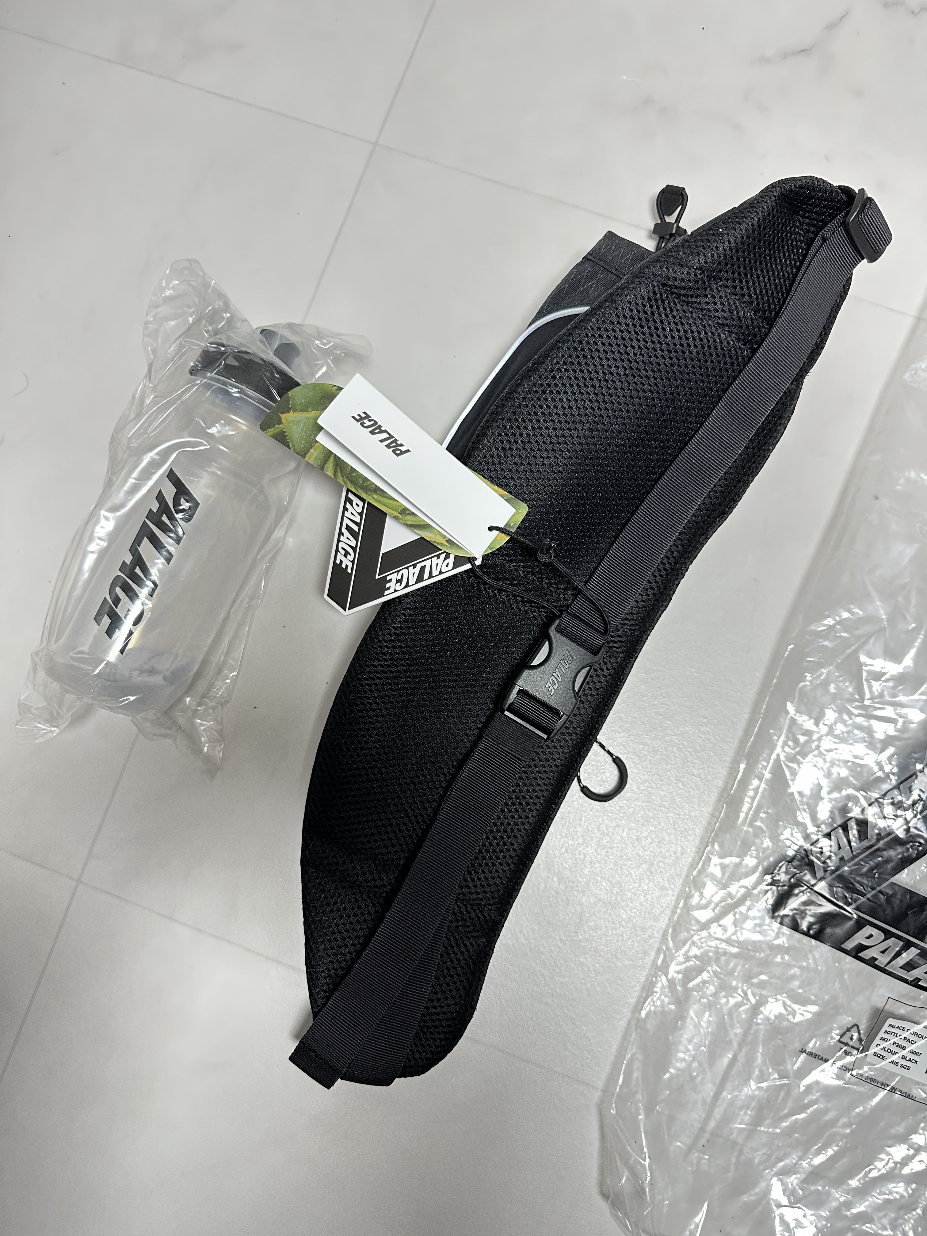 Palace Cordura Y-Rip Bottle Pack Black - 24SS 착용 스타일 - 2
