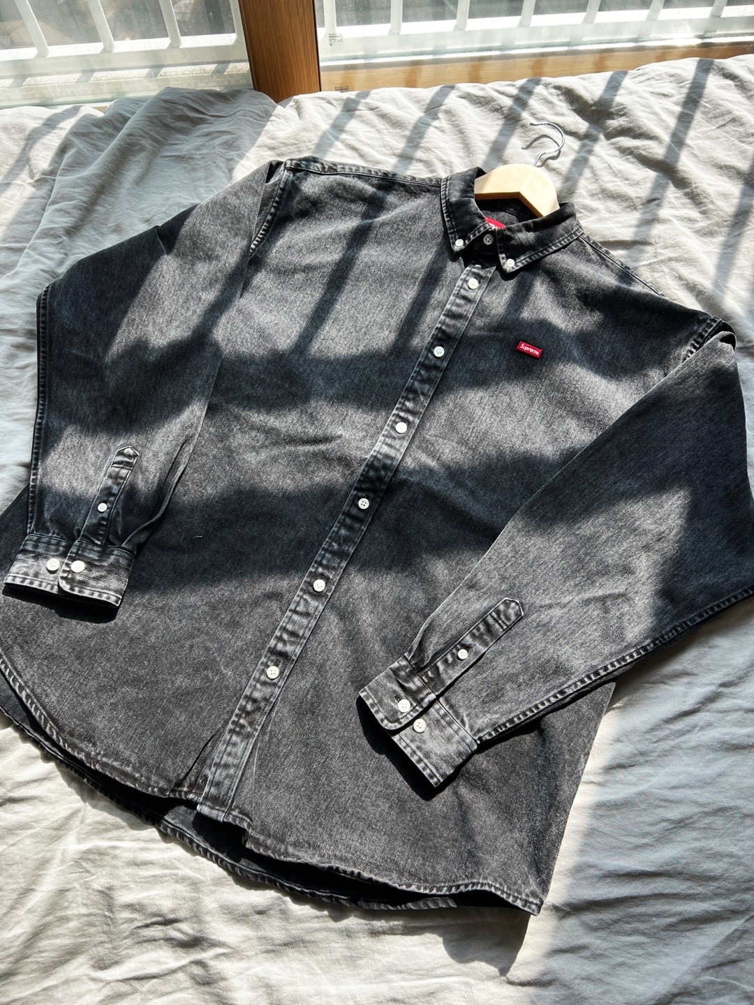 Supreme Small Box Shirt Washed Black - 24SS 착용 스타일
