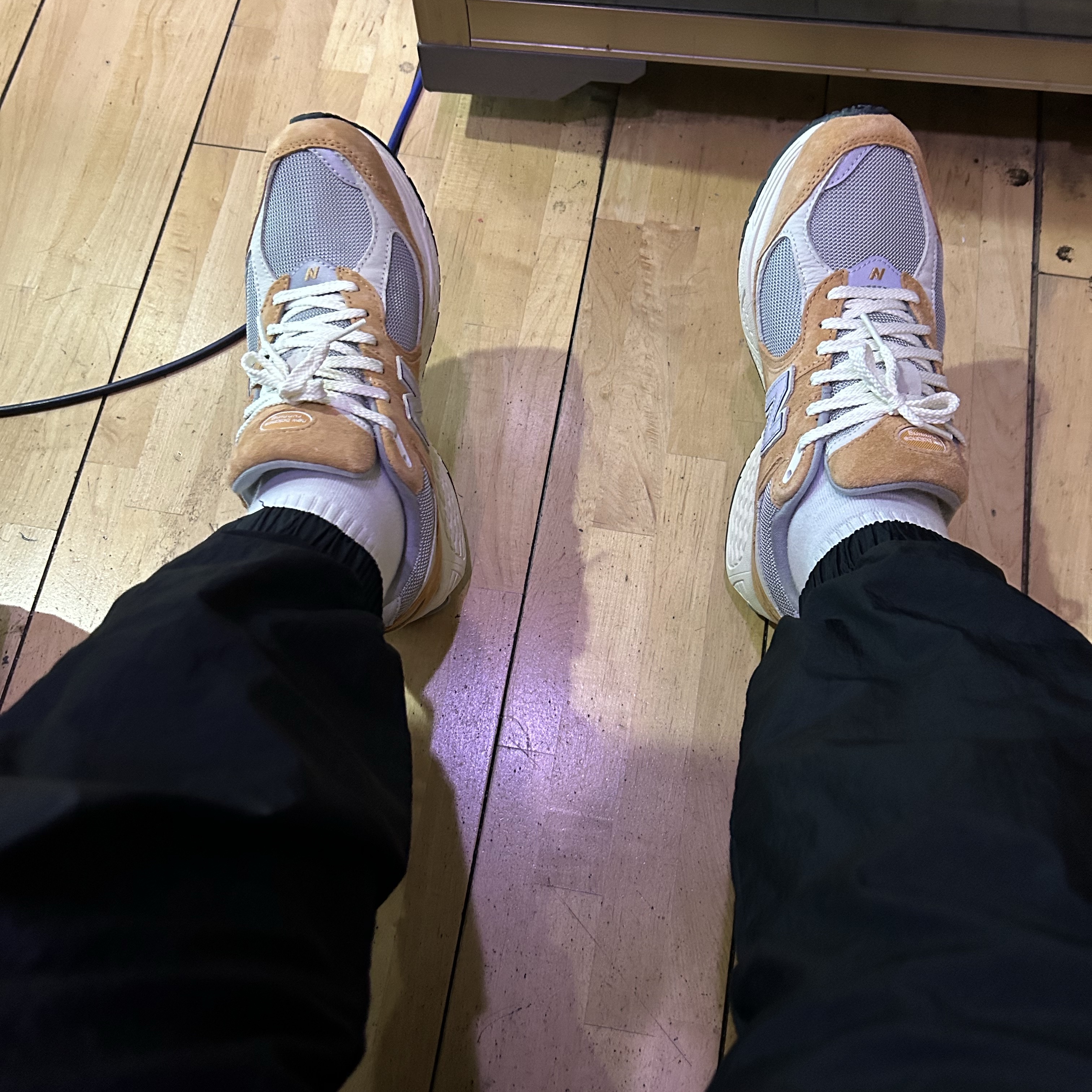 New Balance 2002R Special Vintage Beige 착용 스타일