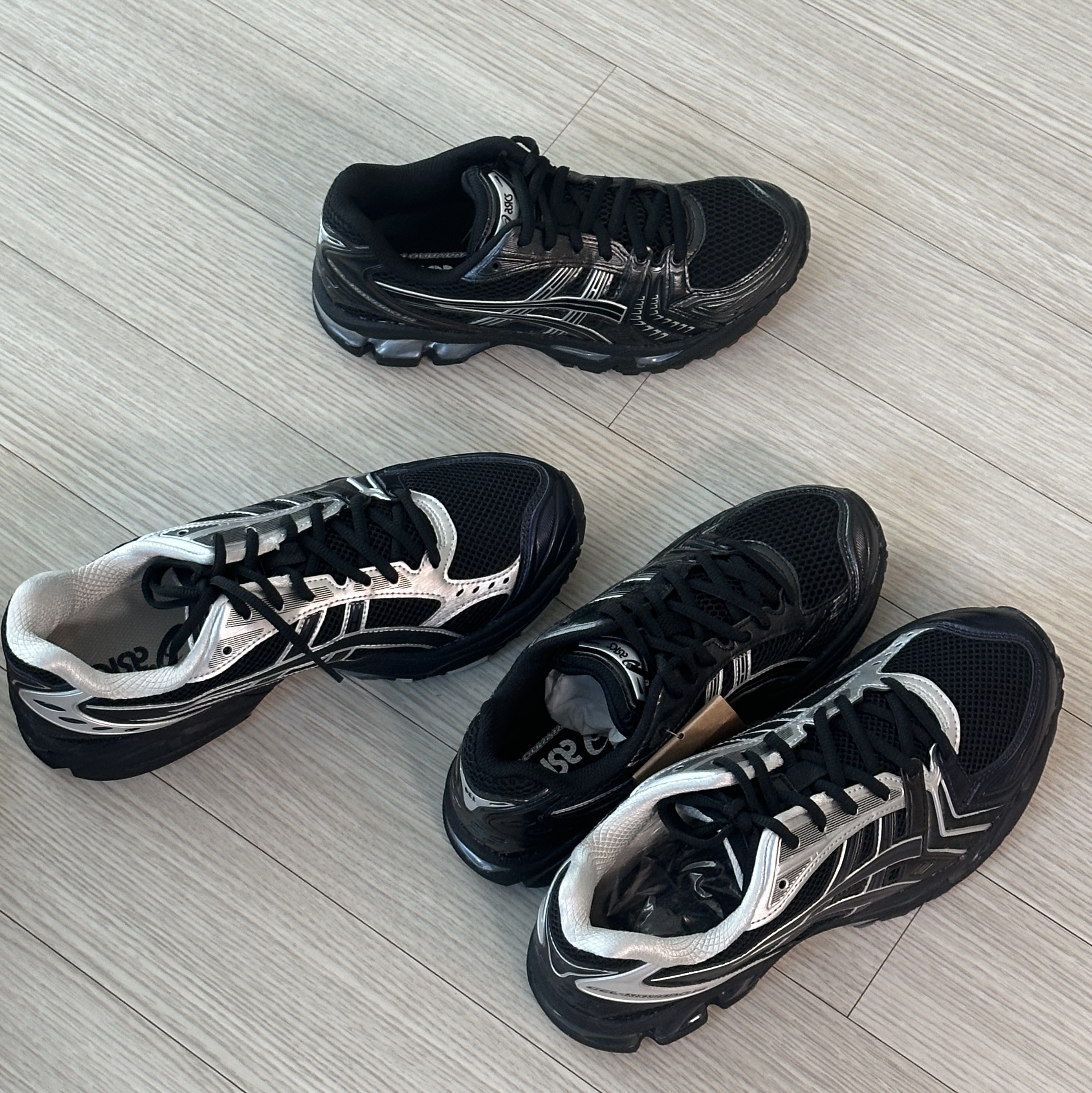Asics Gel-Kayano 14 Black Pure Silver, Asics x Atmos x Undermycar Gel-Kayano 14 Black Pure Silver 착용 스타일 - 1