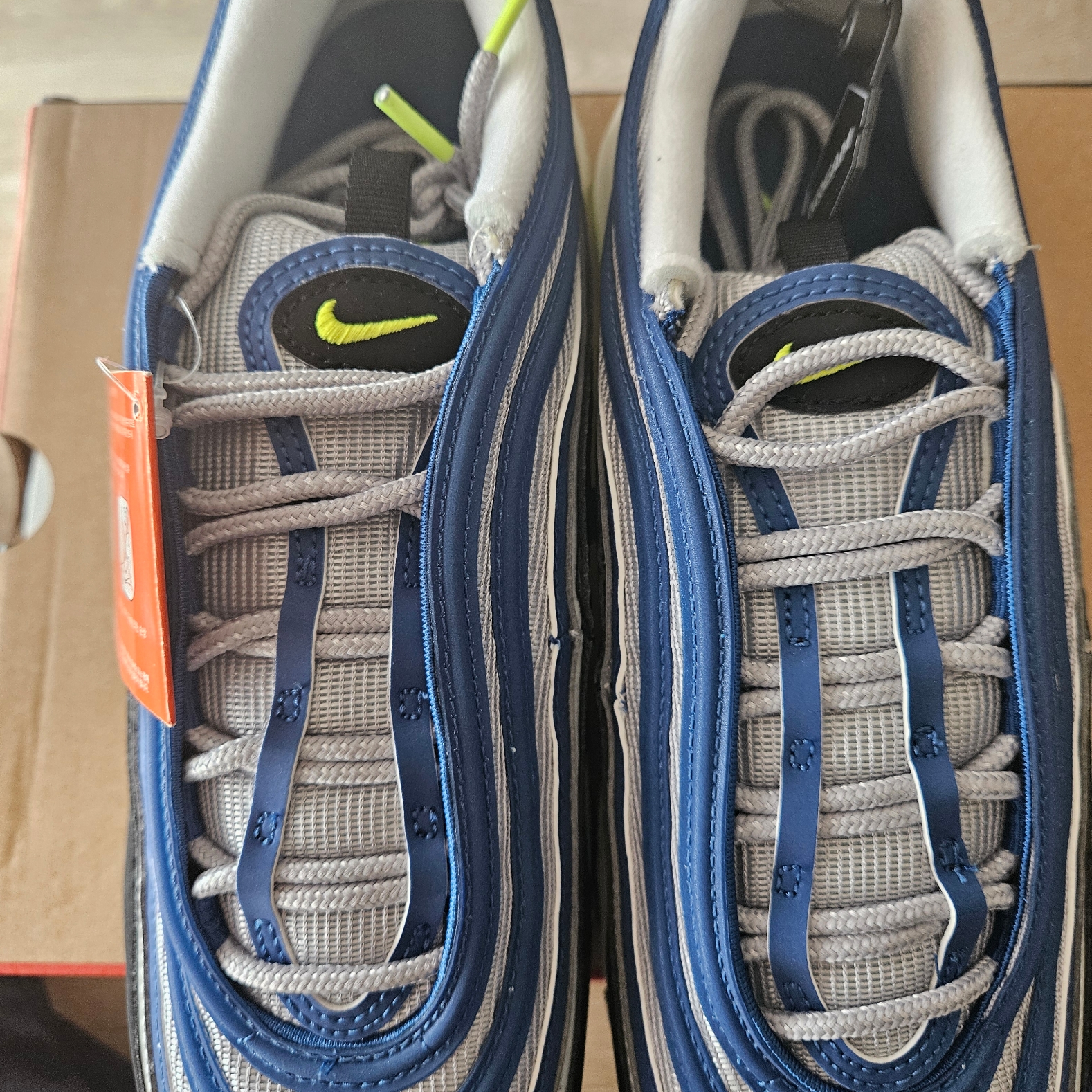 Nike Air Max 97 OG Atlantic Blue and Voltage Yellow 착용 스타일 - 3