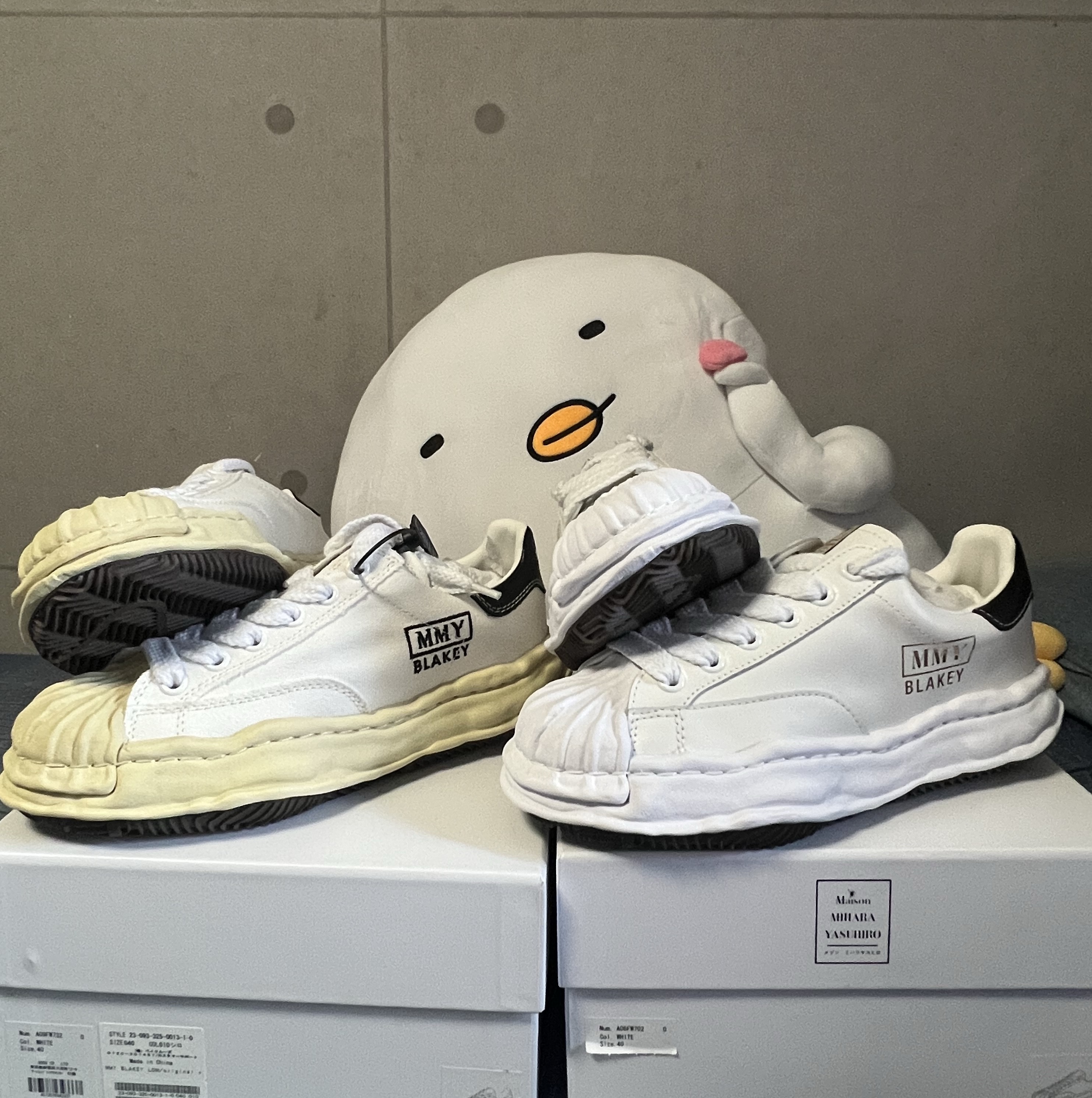 Maison Mihara Yasuhiro Blakey OG Sole Leather Low-top Sneakers White, Maison Mihara Yasuhiro Blakey VL OG Sole Canvas Low-top Sneakers White 착용 스타일