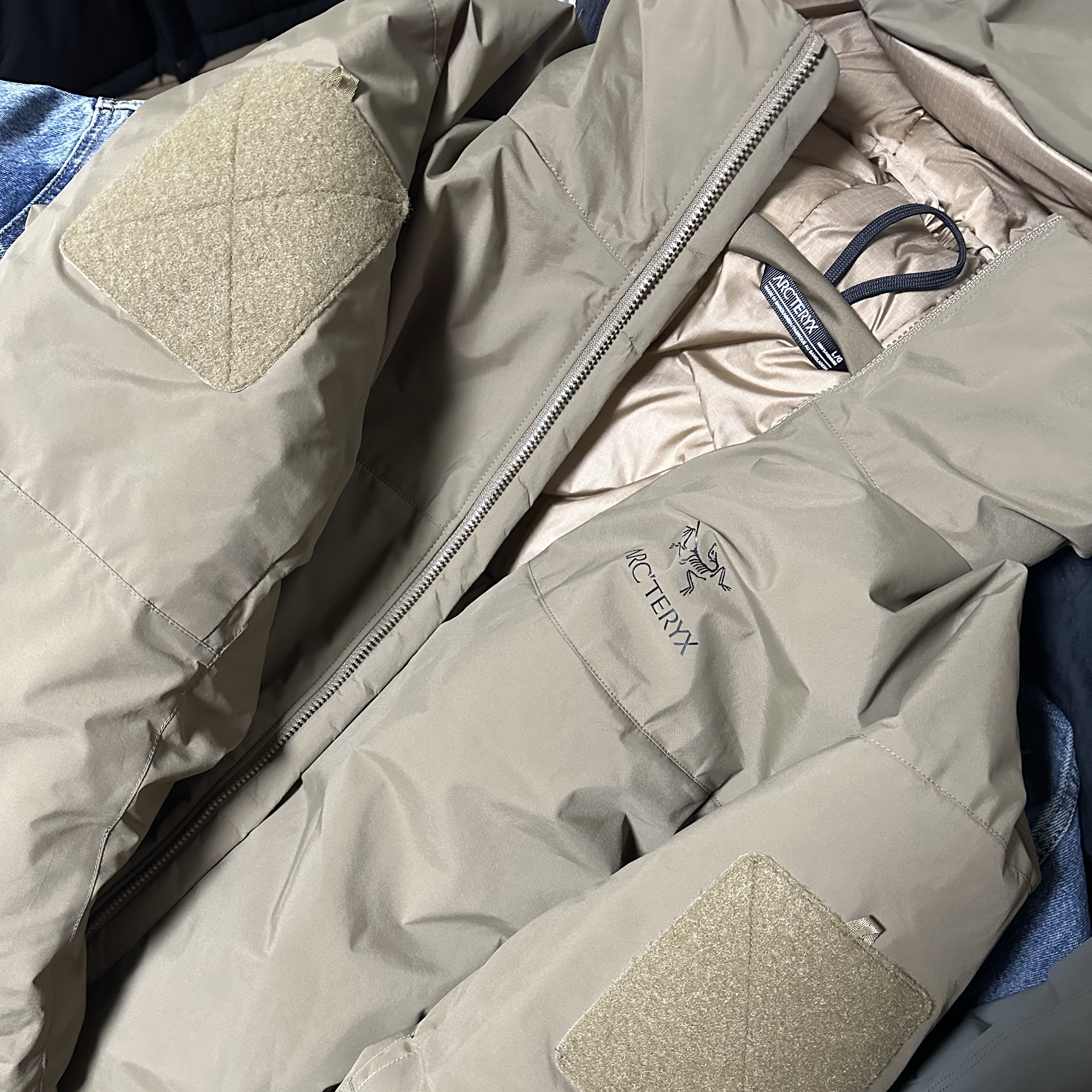 Arc'teryx LEAF Cold WX Hoody LT Gen 2 Crocodile 착용 스타일 - 1