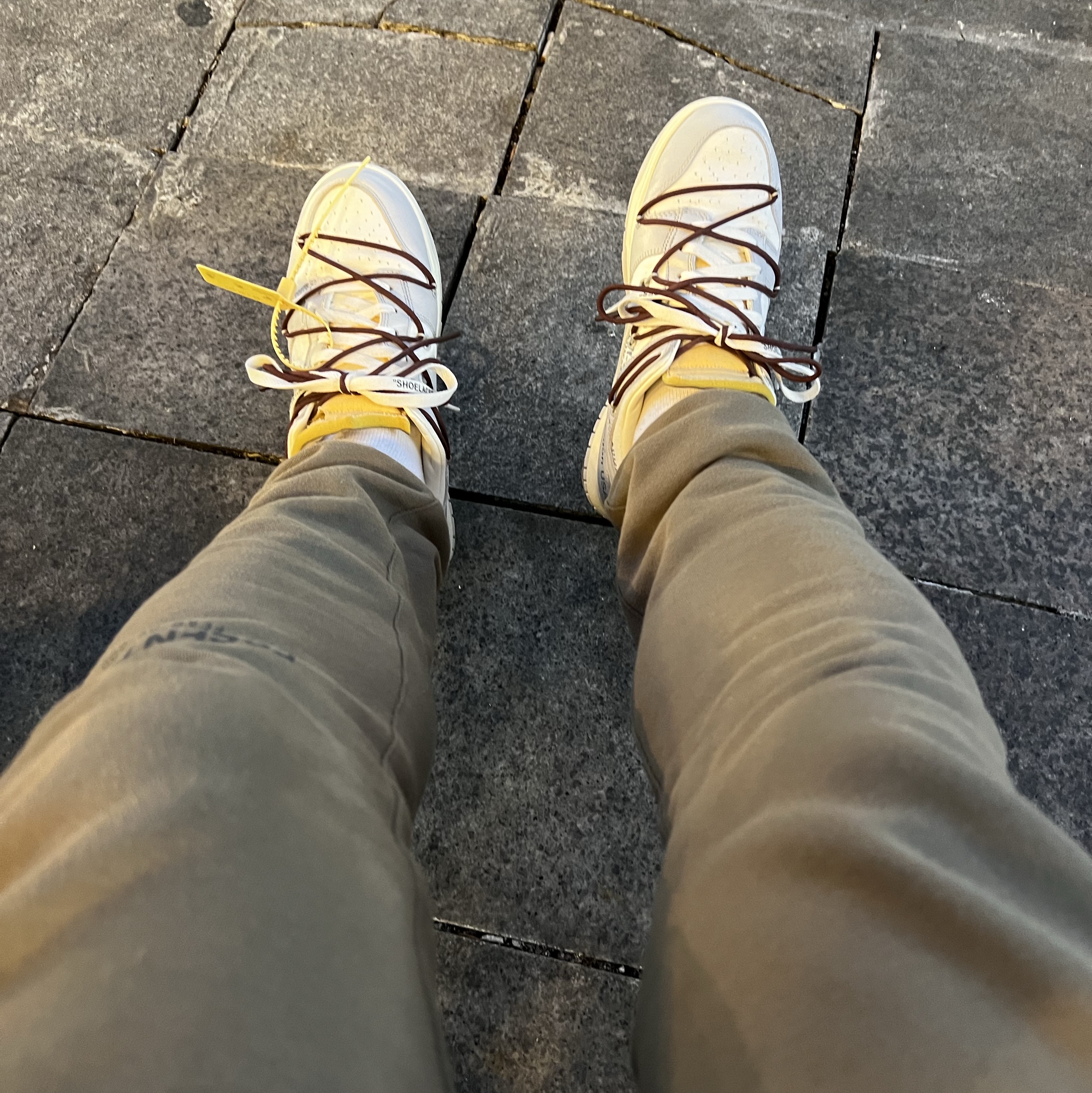 Essentials Sweatpants Harvest - 21FW, Nike x Off-White Dunk Low The 50 - Lot 46 착용 스타일