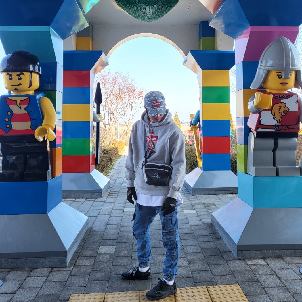 Supreme Cross Box Logo Hooded Sweatshirt Heather Grey - 20FW, Supreme Frayed Logos Denim Camp Cap Blue - 21SS ์ฐฉ์ฉ ์คํ์ผ - 3