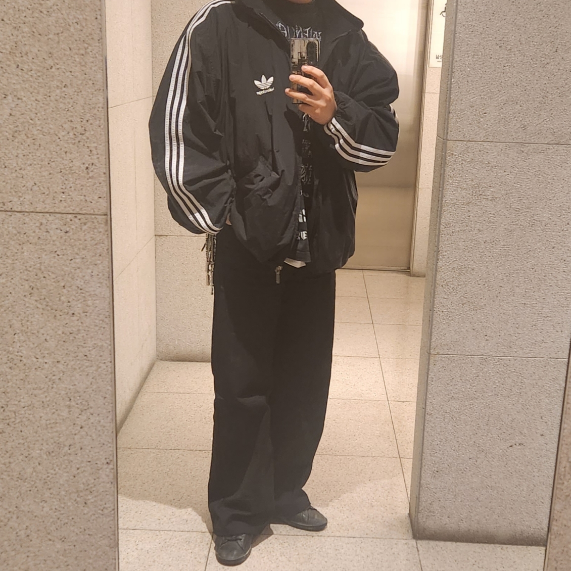 [KREAM 단독] Ourpas 067 ADHD Keychain, Balenciaga x Adidas Stan Smith Worn Out Black 착용 스타일